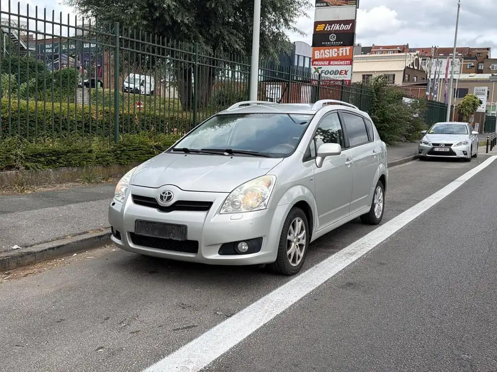 Toyota Corolla Verso 2006 из Европы — купить под ключ