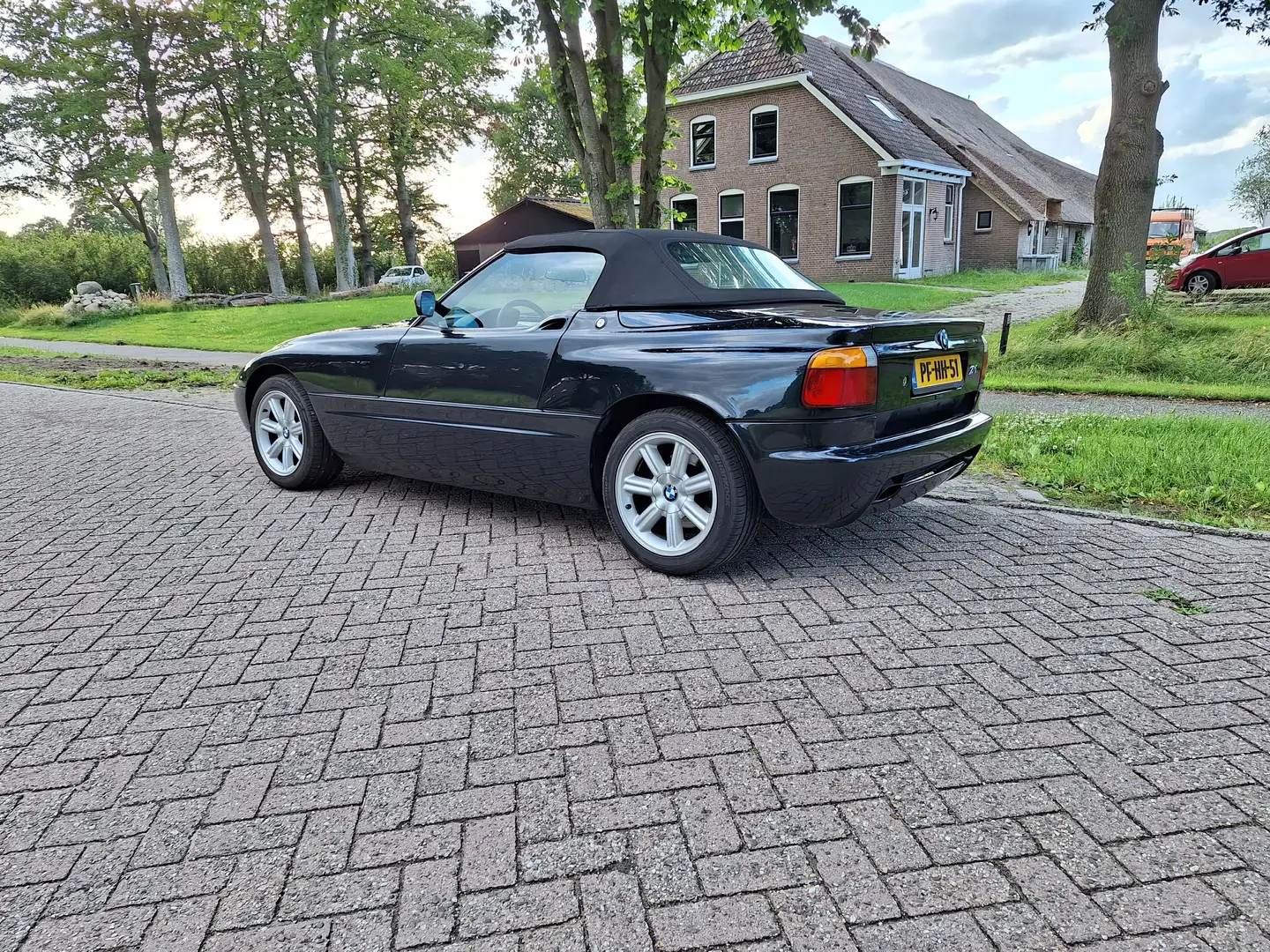 BMW Z1 2.5i 6-cyl. traumschwarz 139000 km Black - 2