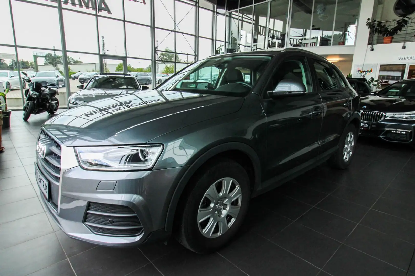 Audi Q3 2.0 TFSI quattro/SHZ/PDC/Bi-Xenon/Alu/ Gris - 1