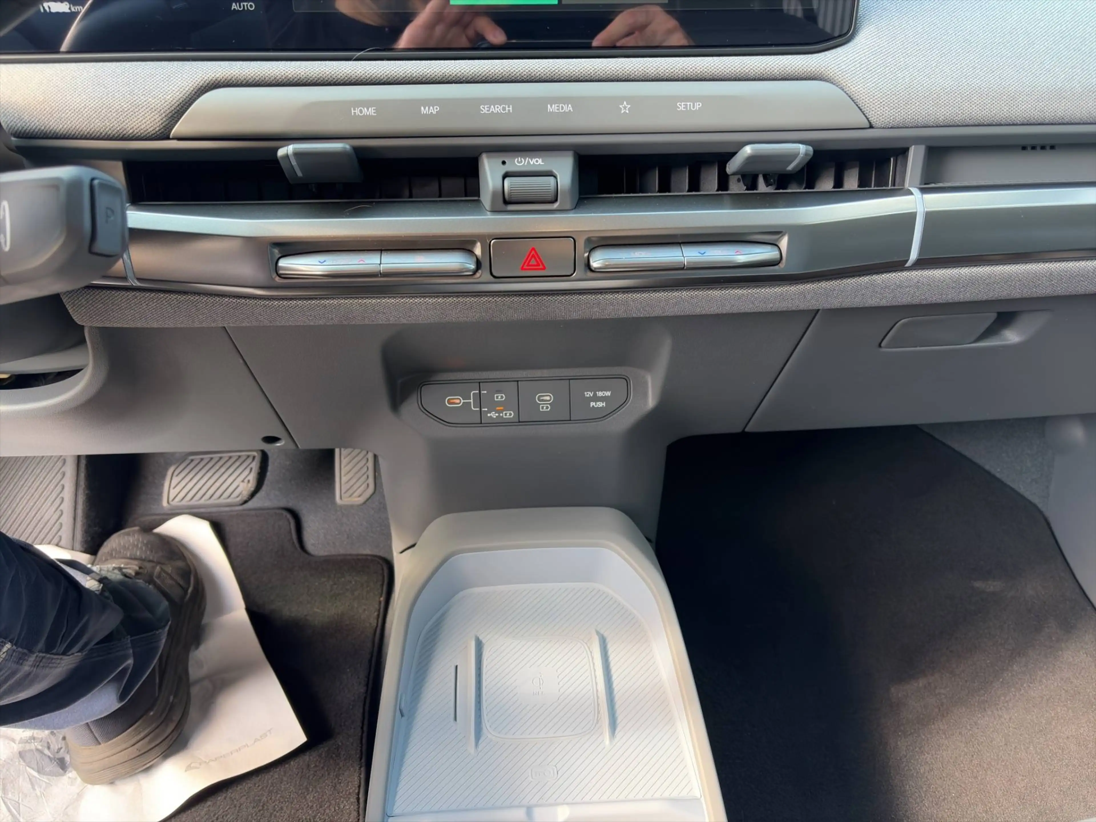 Kia EV3 58,3-kWh 150 kW FWD E — photo 13