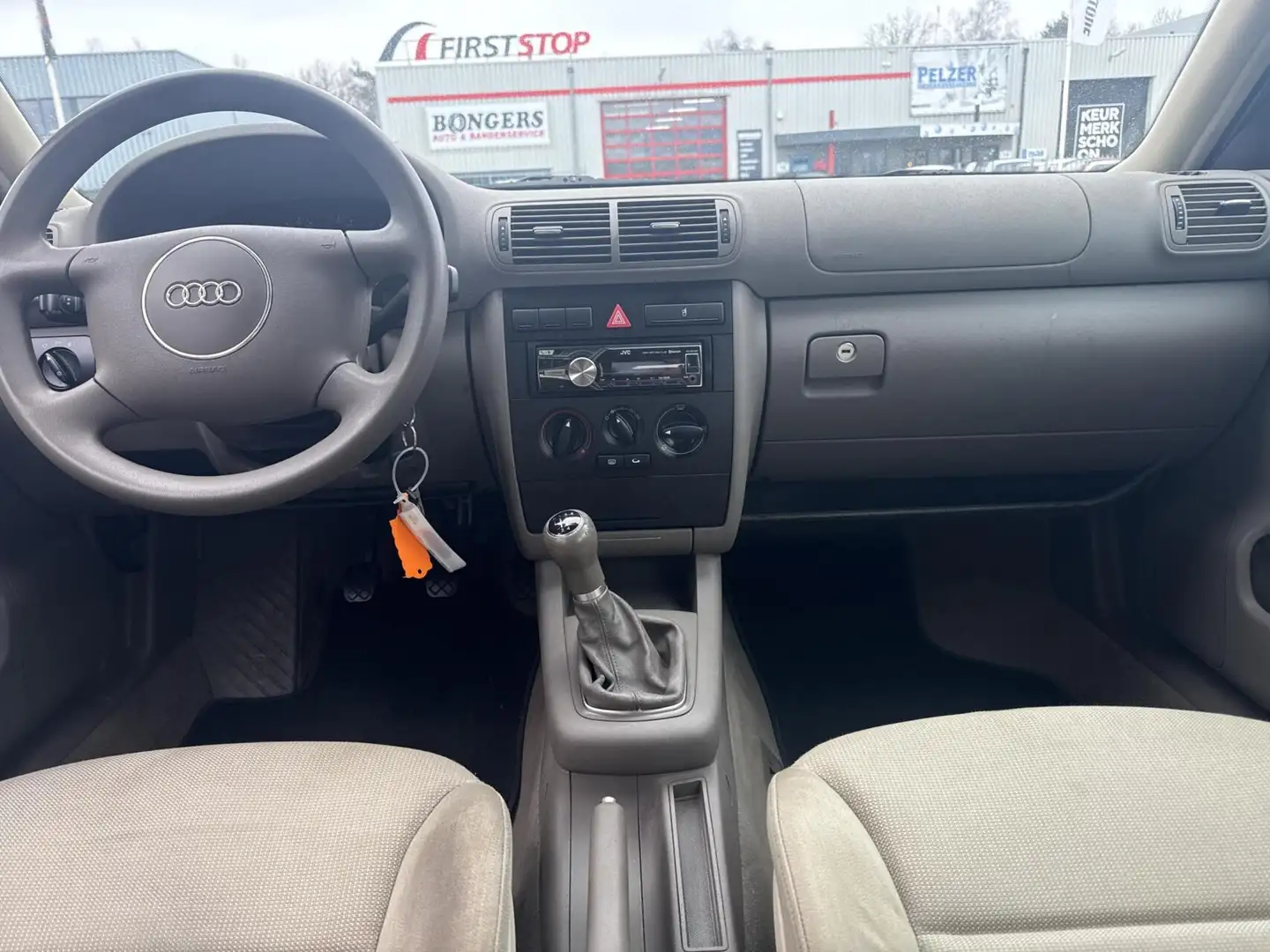 Audi A3 1.6 Attraction, 5 deurs, lm-Velgen, isofix, nieuwe Blau - 2