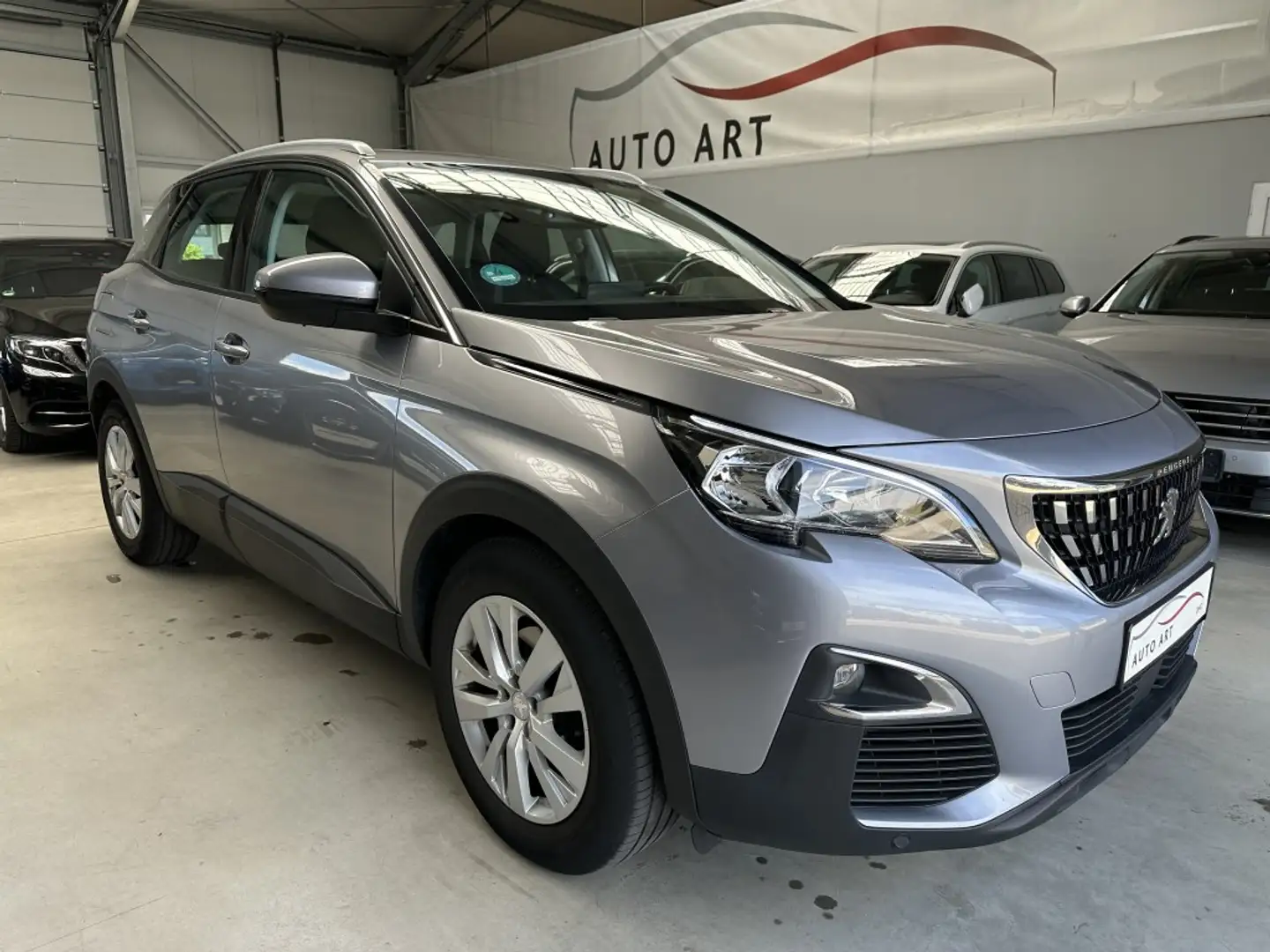 Peugeot 3008 Active Business Navi SHZ AHK Pano DAB Silber - 1