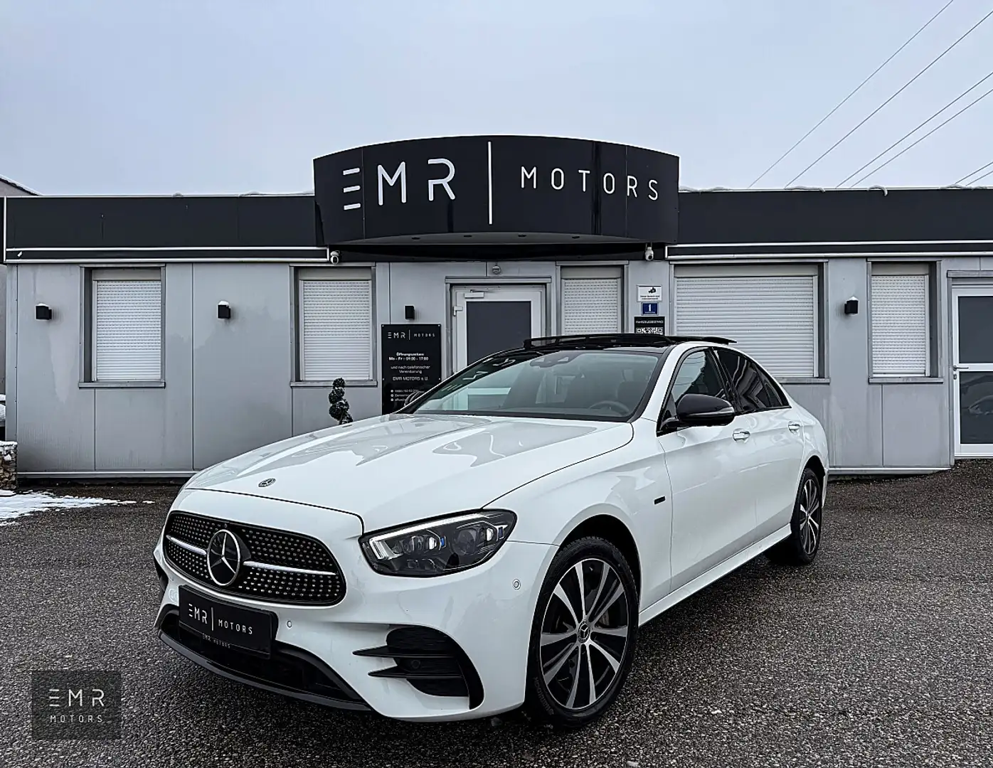 Mercedes-Benz E 300 e Aut. AMG-LINE, E53 LOOK, PANORAMA, 360 KAMERA... Weiß - 1