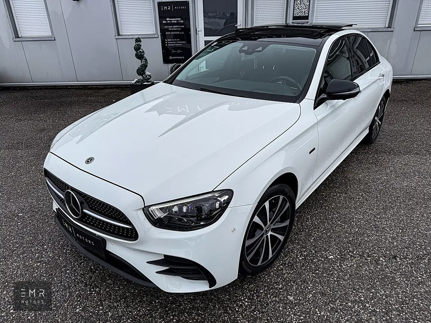 Mercedes-Benz E 300 e Aut. AMG-LINE, E53 LOOK, PANORAMA, 360 KAMERA... Weiß - 2
