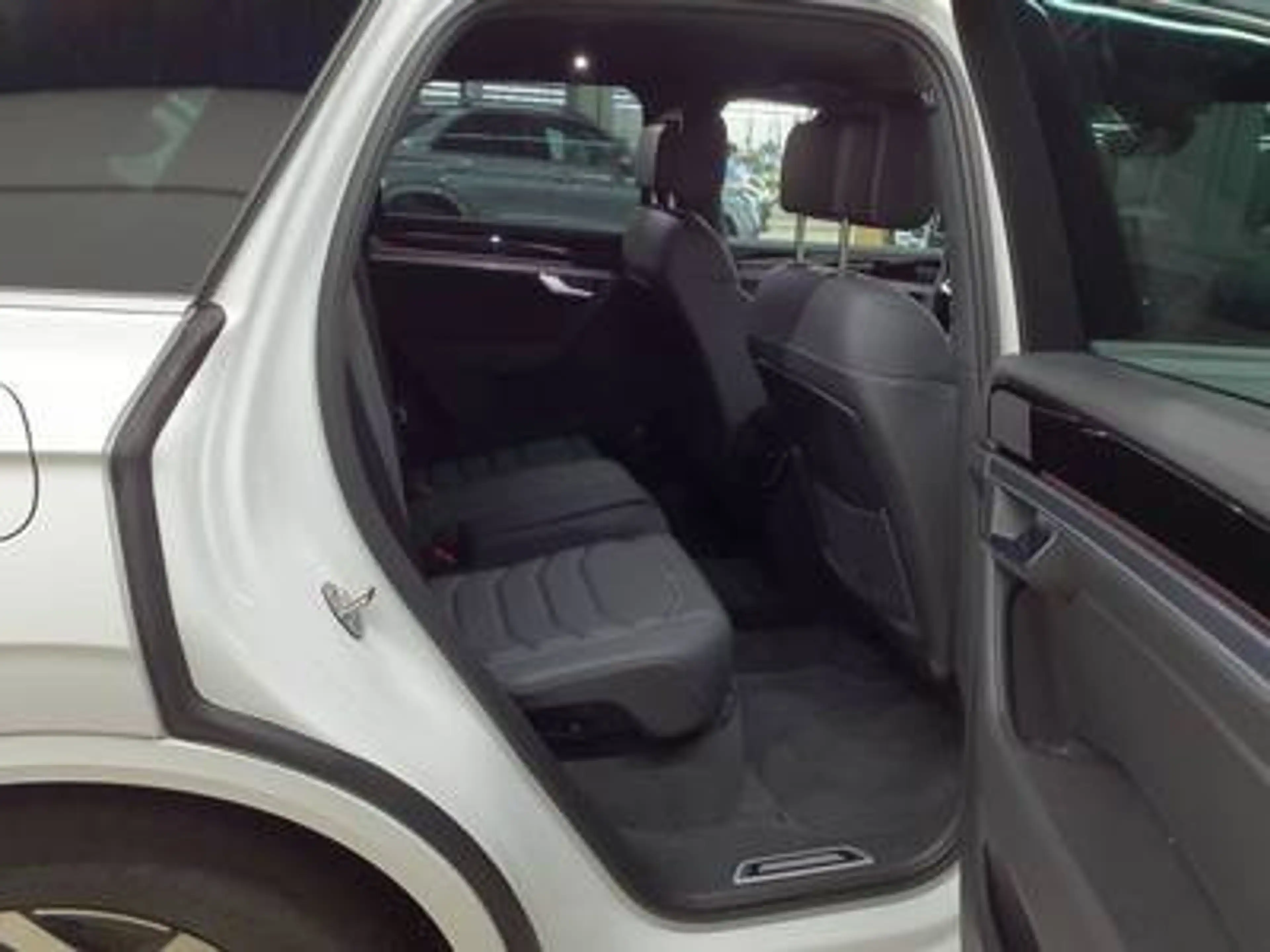 Volkswagen Touareg R-Line 3.0TDI +AHK+LUFT+HUD+ — photo 6