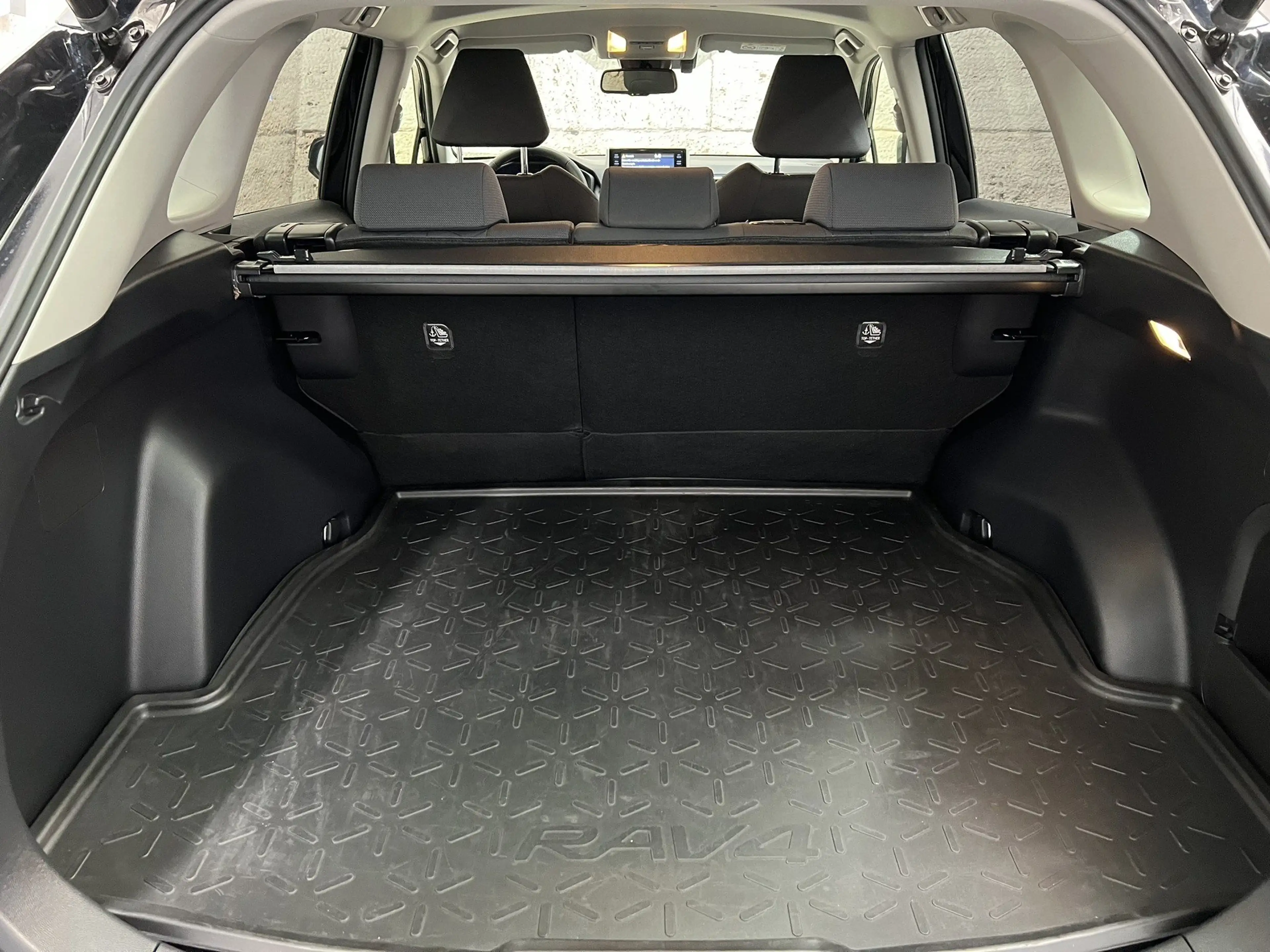 Toyota RAV 4 RAV4 2,5 Hybrid 4x4 Active + Winterpaket — photo 15