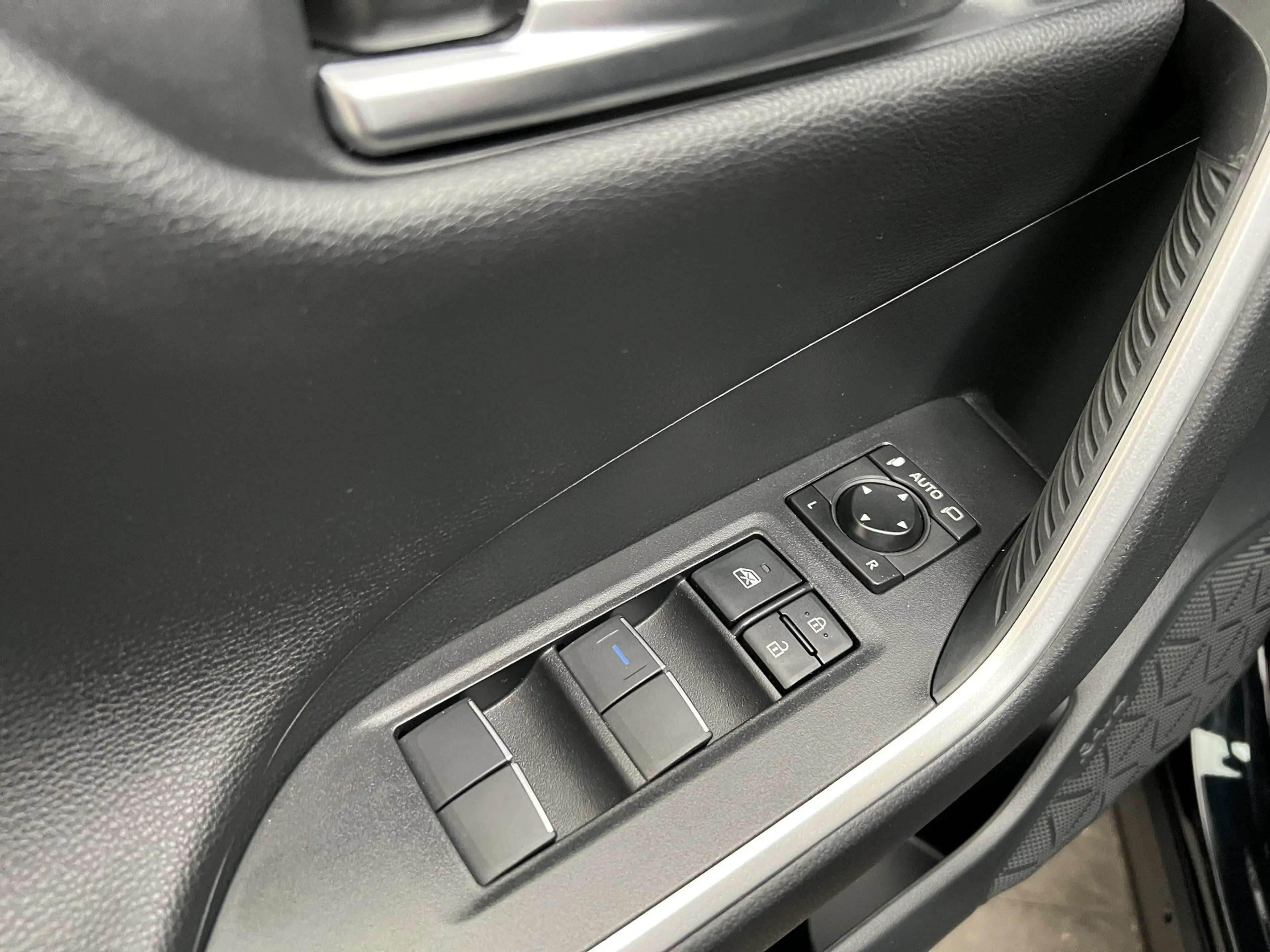 Toyota RAV 4 RAV4 2,5 Hybrid 4x4 Active + Winterpaket — photo 12