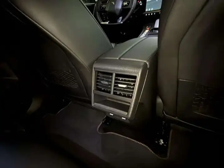 DS 7 Crossback 2023, foto 28