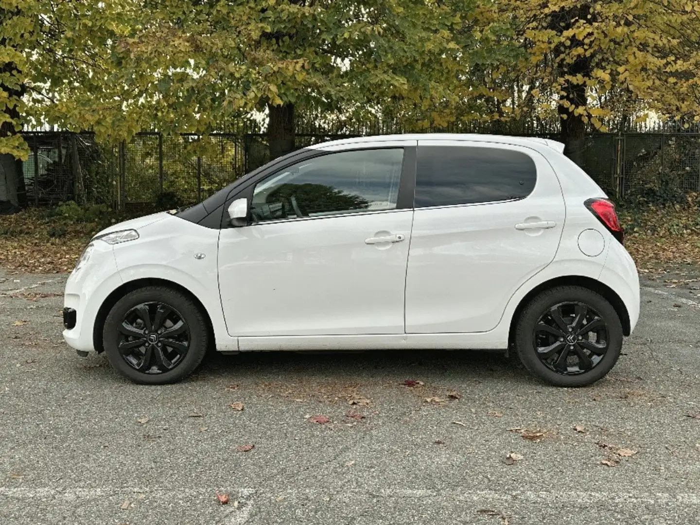 Citroen C1 1.0 VTi72 S&S Shine Neopatentati Bianco - 2