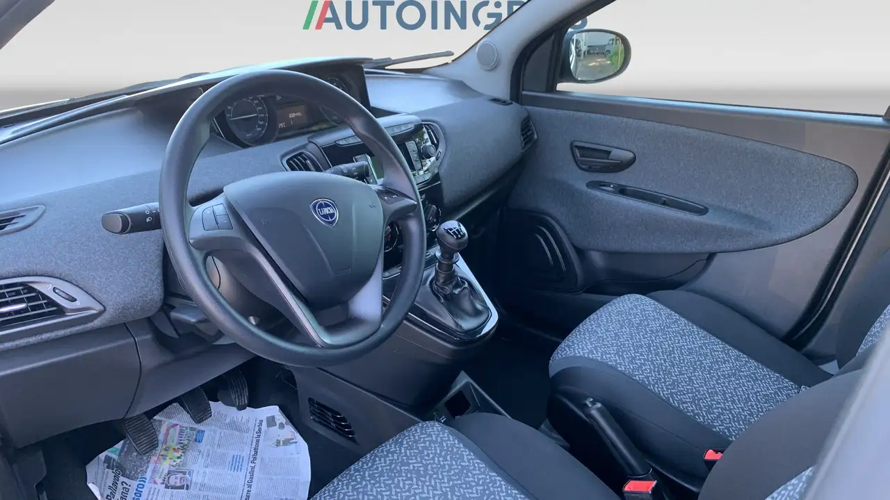 Lancia Ypsilon 2023 — фото 11