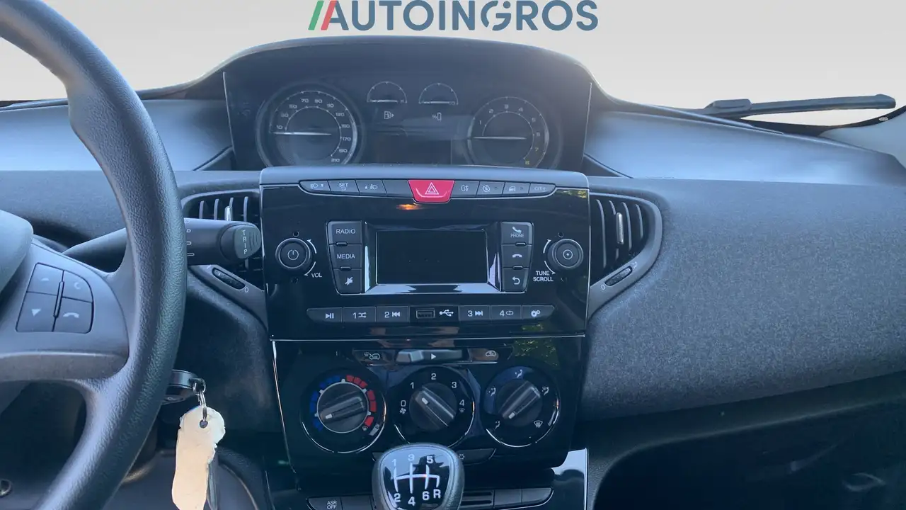 Lancia Ypsilon 2023 — фото 15