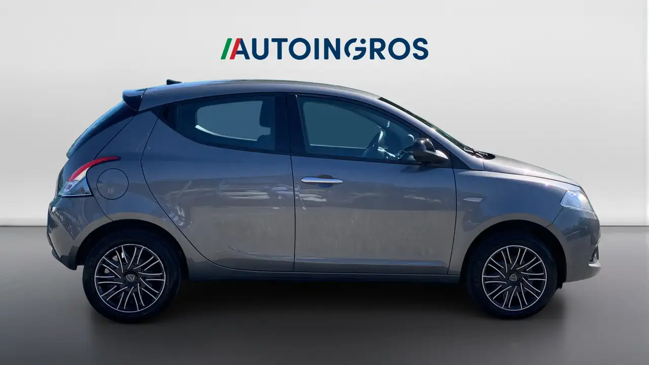 Lancia Ypsilon 2023 — фото 6