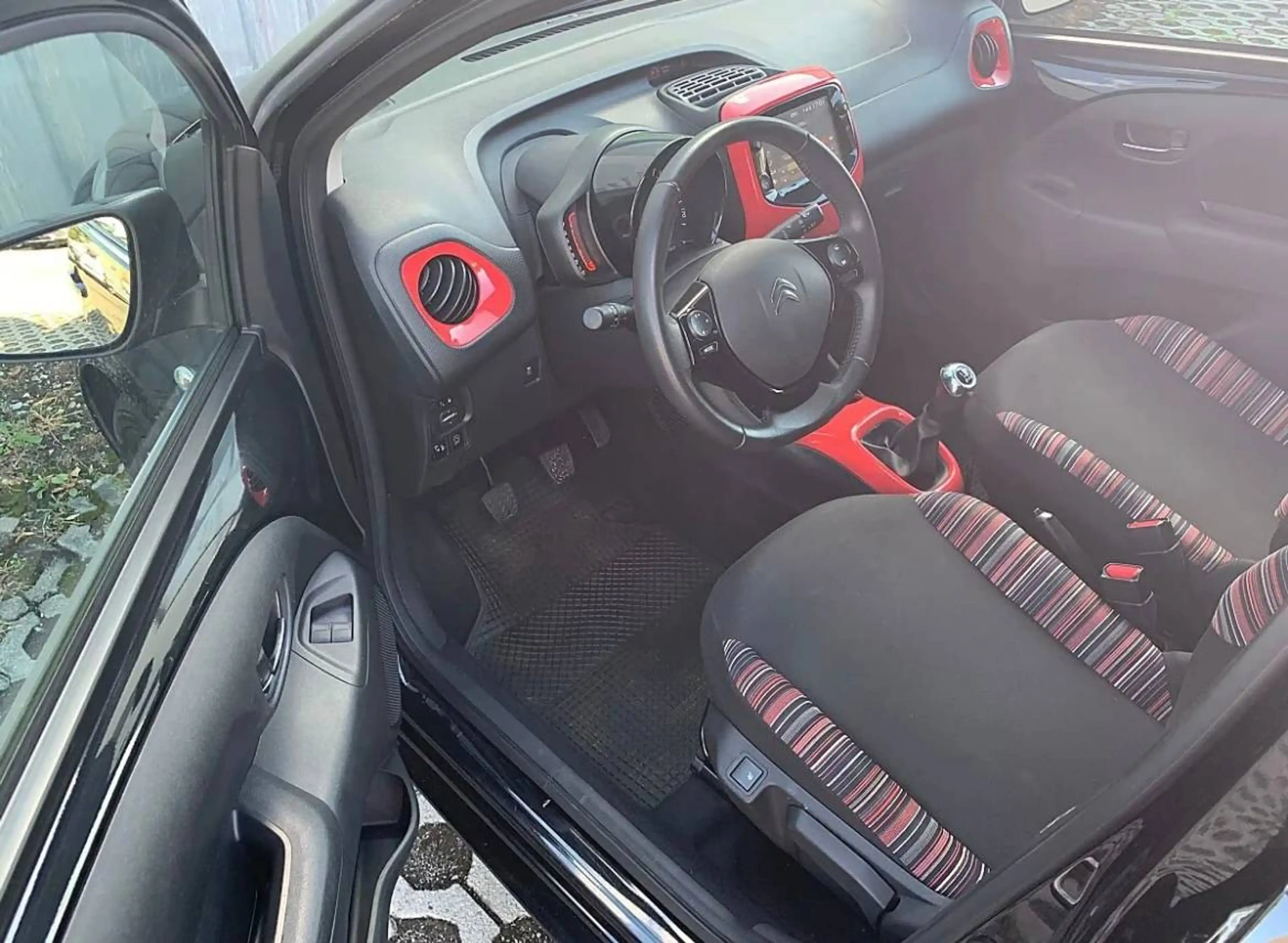 Citroen C1 Airscape VTi 72 Shine — photo 9