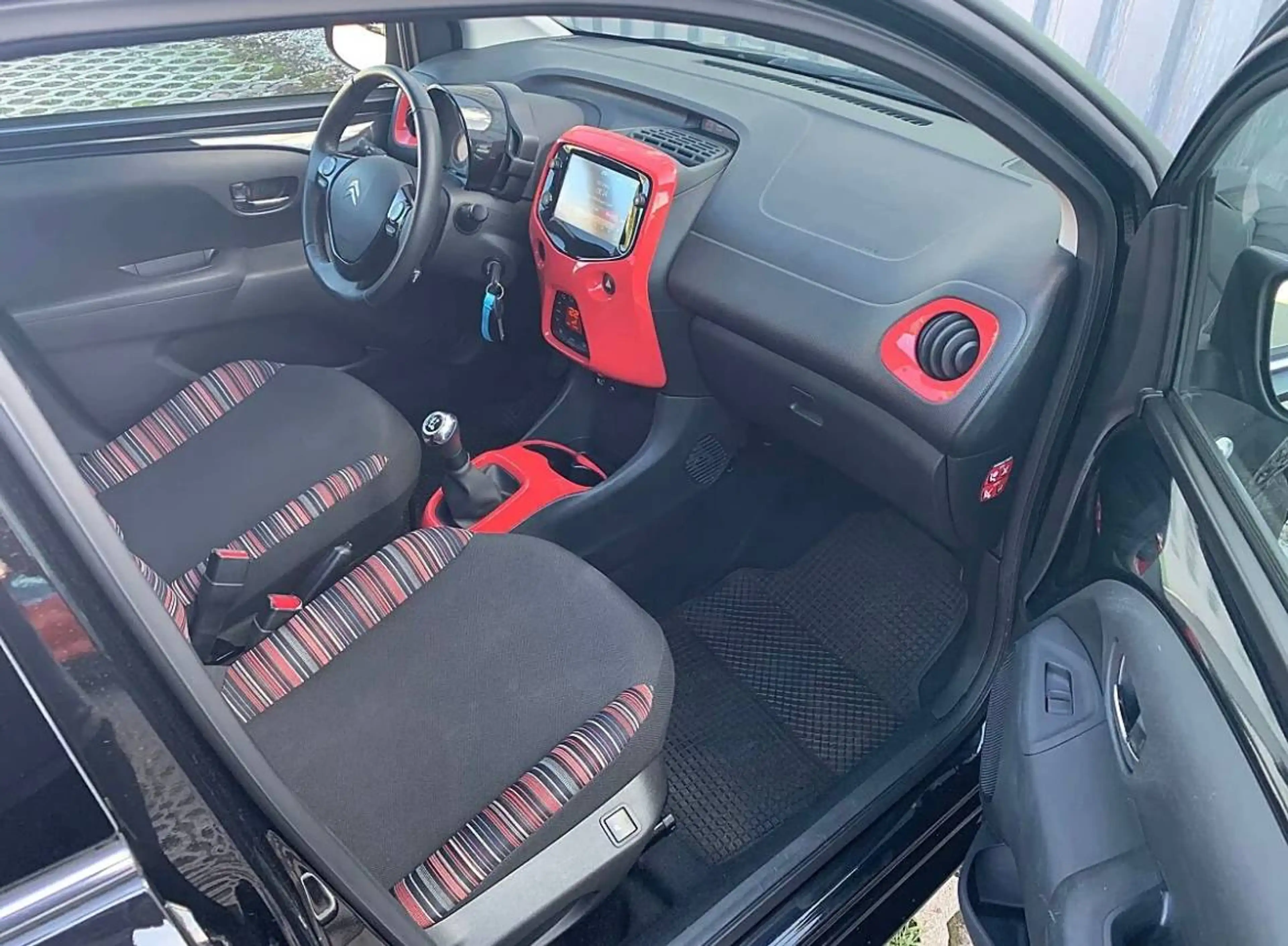 Citroen C1 Airscape VTi 72 Shine — photo 10