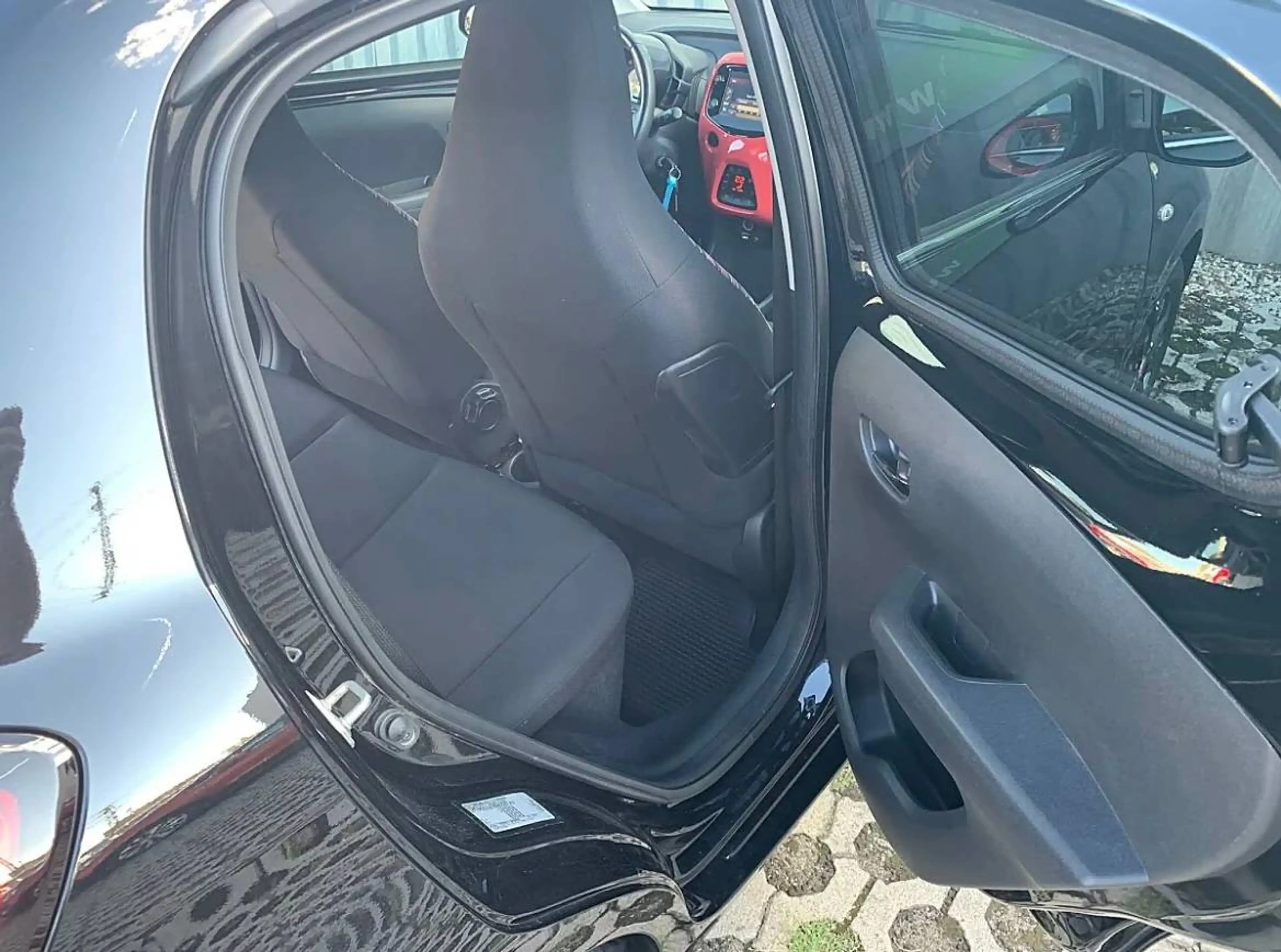 Citroen C1 Airscape VTi 72 Shine — photo 14