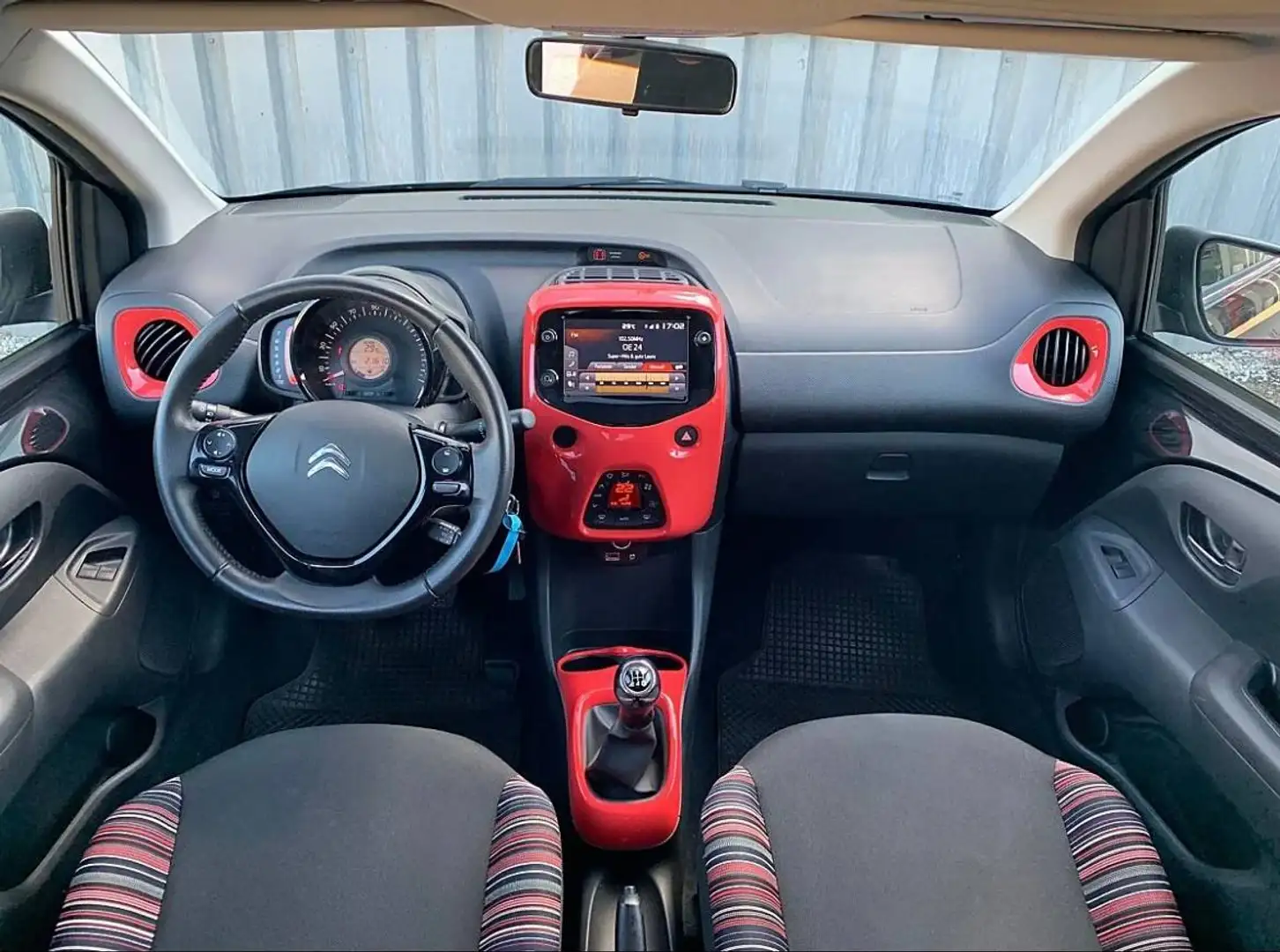 Citroen C1 Airscape VTi 72 Shine Schwarz - 2