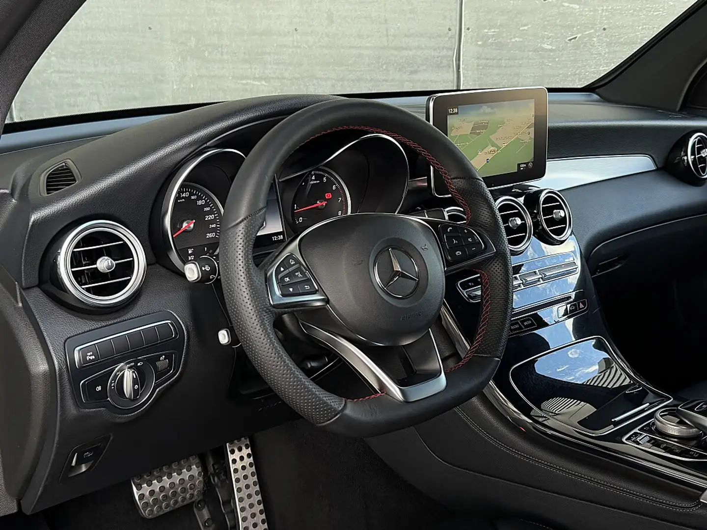 Mercedes-Benz GLC 350 e PHEV Coupé 4Matic // AMG-Line Schwarz - 2