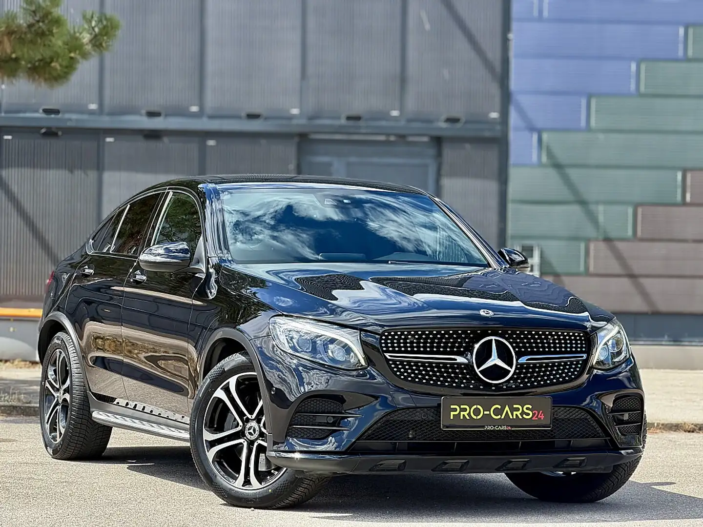 Mercedes-Benz GLC 350 e PHEV Coupé 4Matic // AMG-Line Schwarz - 1
