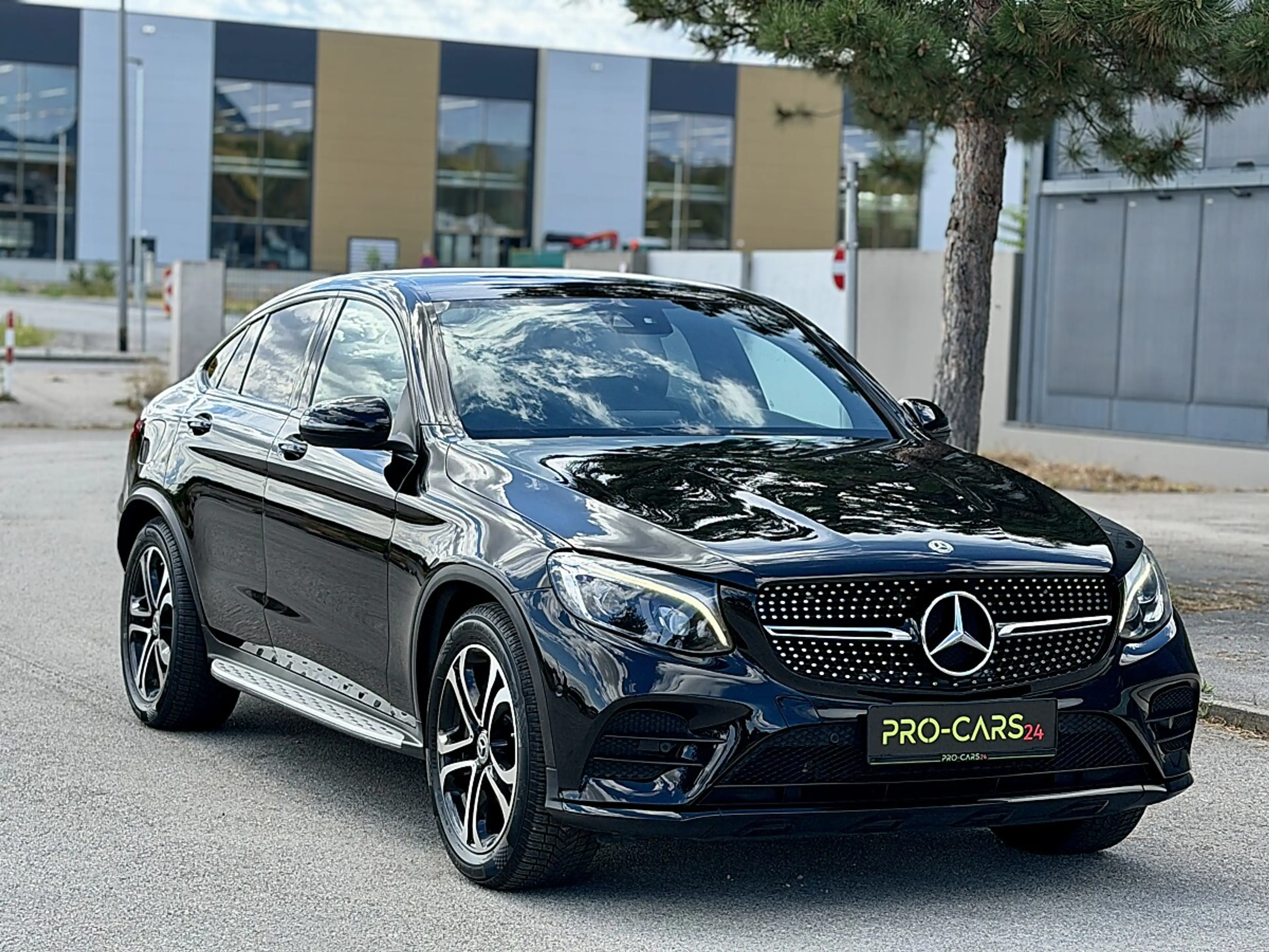 Mercedes-Benz GLC 350 e PHEV Coupé 4Matic // AMG-Line — photo 6