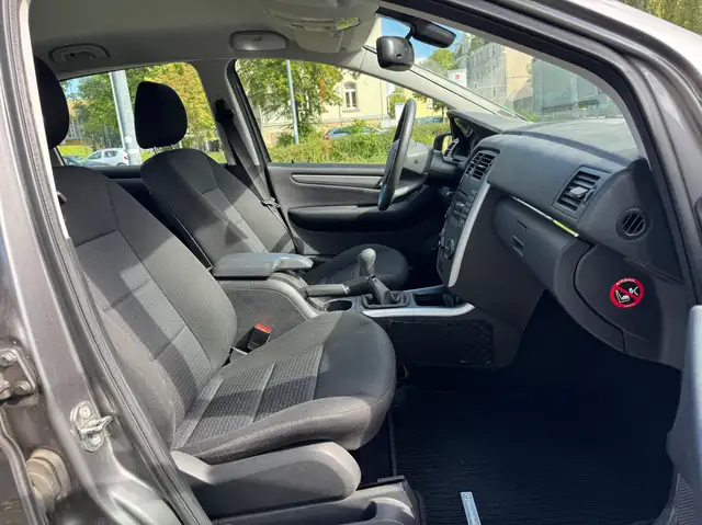 Mercedes-Benz B-Class view 14