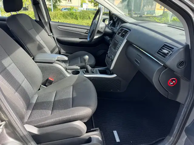 Mercedes-Benz B-Class view 12
