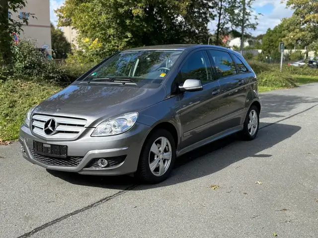 Mercedes-Benz B-Class view 2