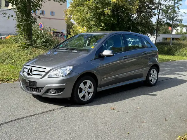 Mercedes-Benz B-Class view 3