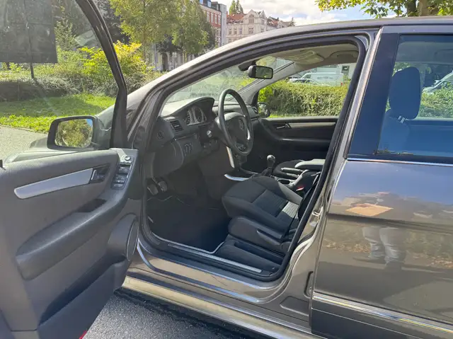 Mercedes-Benz B-Class view 15