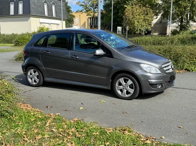 Mercedes-Benz B-Class view 6