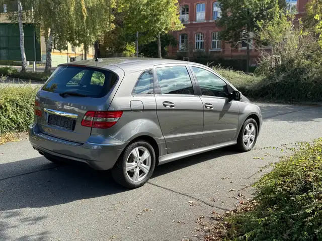 Mercedes-Benz B-Class view 7