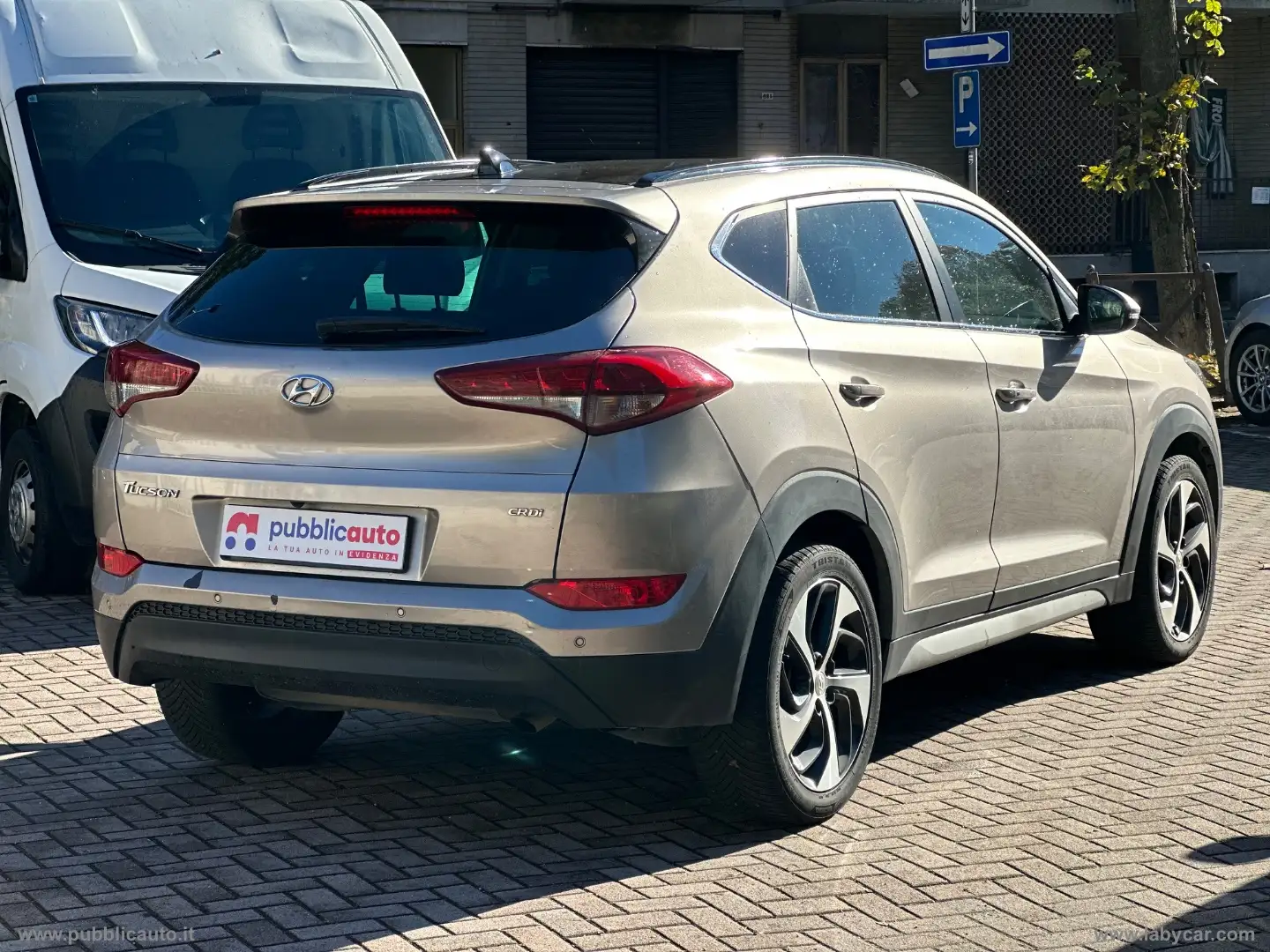 Hyundai TUCSON 1.7 CRDi DCT Comfort Gris - 2