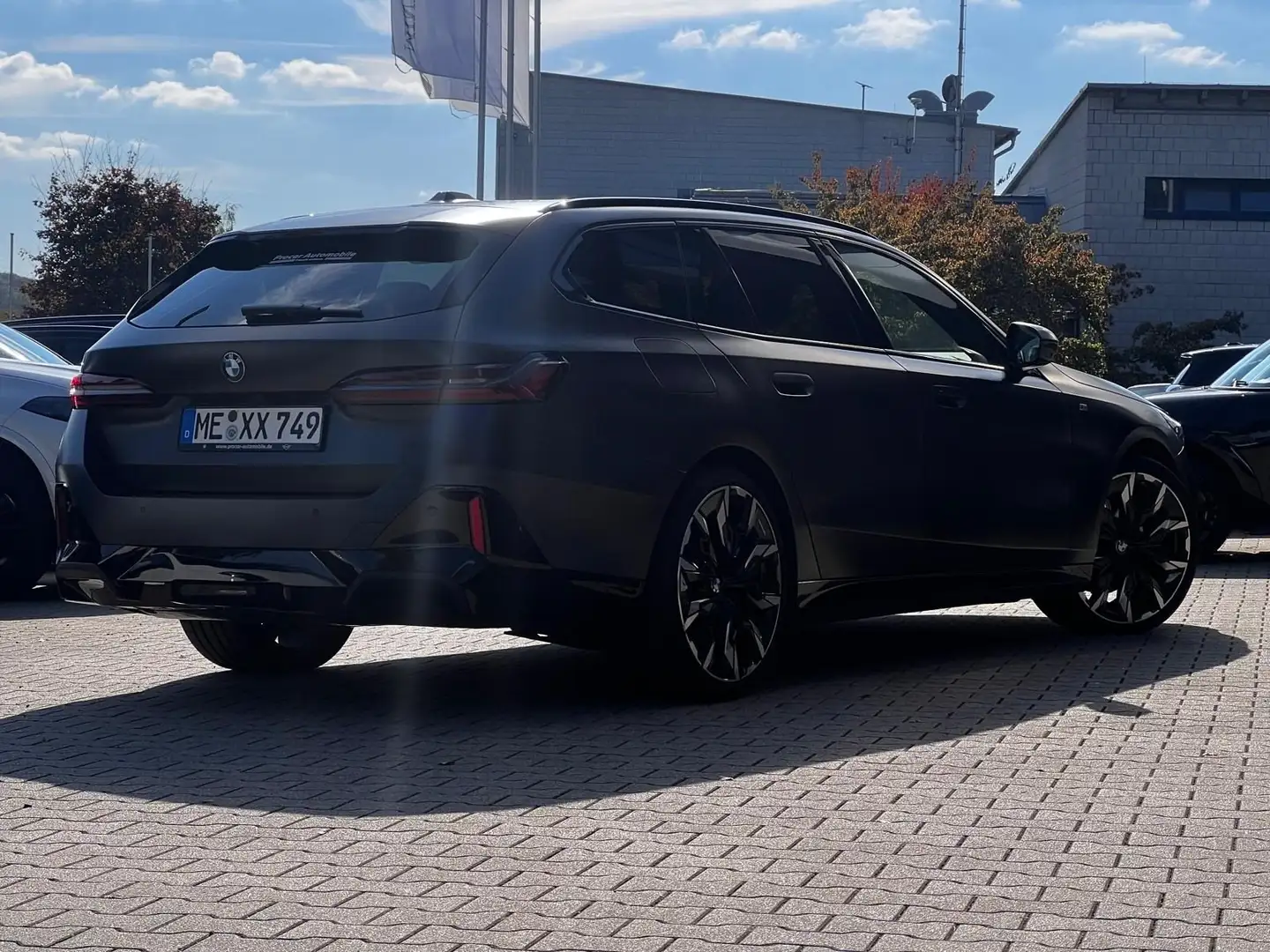 BMW 520 d Touring M-Sport Pro * Harman Kardon *  Head Up * Grau - 2