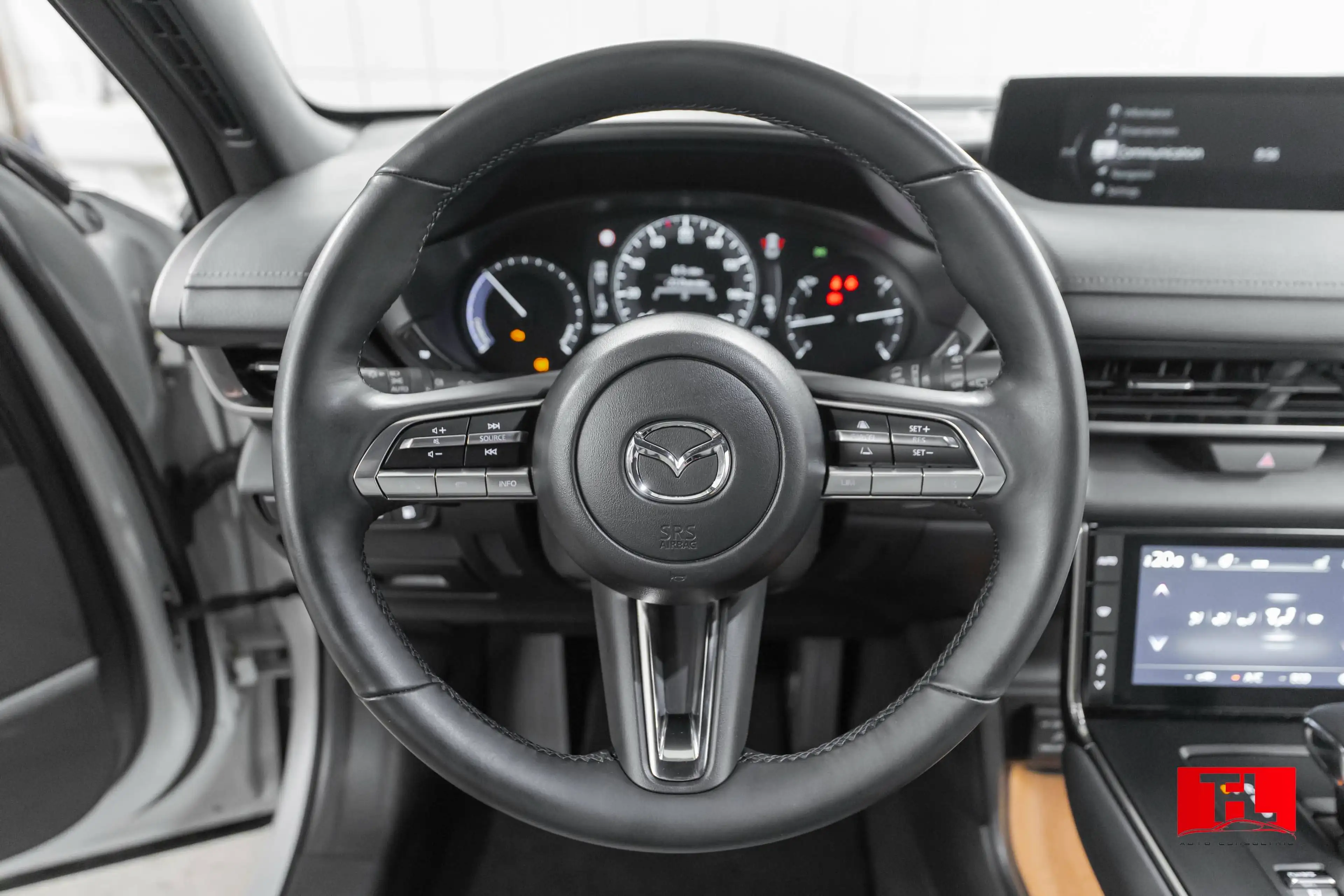 Mazda MX-30 MX-30 17.8 kWh e-SKYACTIV R-EV Edition R (125kW) — photo 9