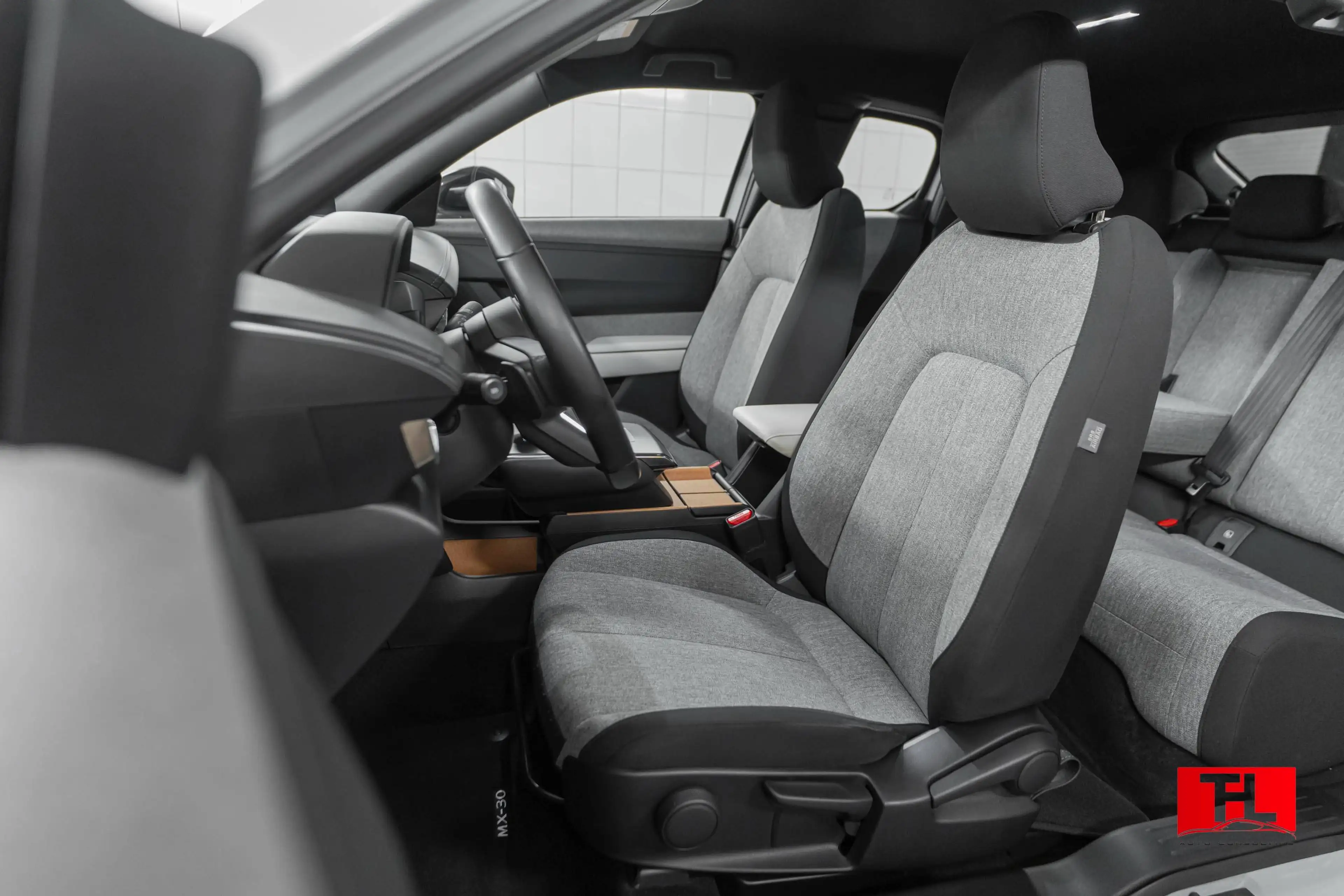 Mazda MX-30 MX-30 17.8 kWh e-SKYACTIV R-EV Edition R (125kW) — photo 6
