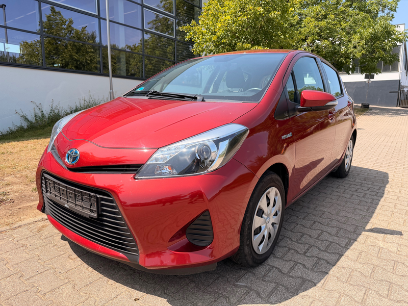 Toyota Yaris Hybrid Life