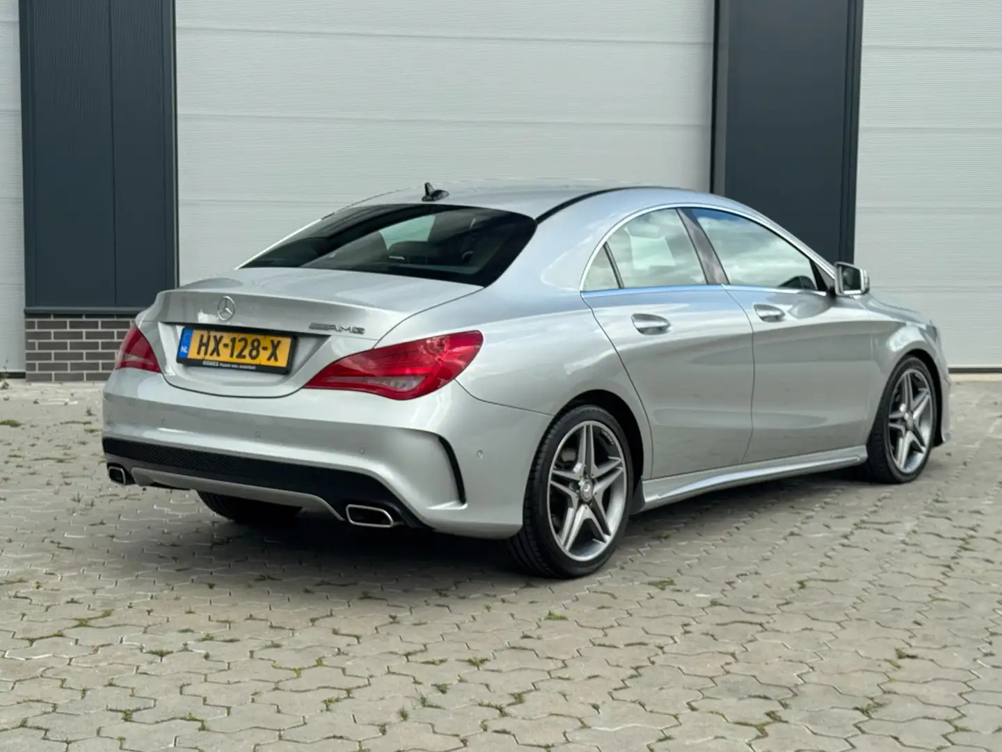 Mercedes-Benz CLA 180 AMG Xenon NAVI Grijs - 2