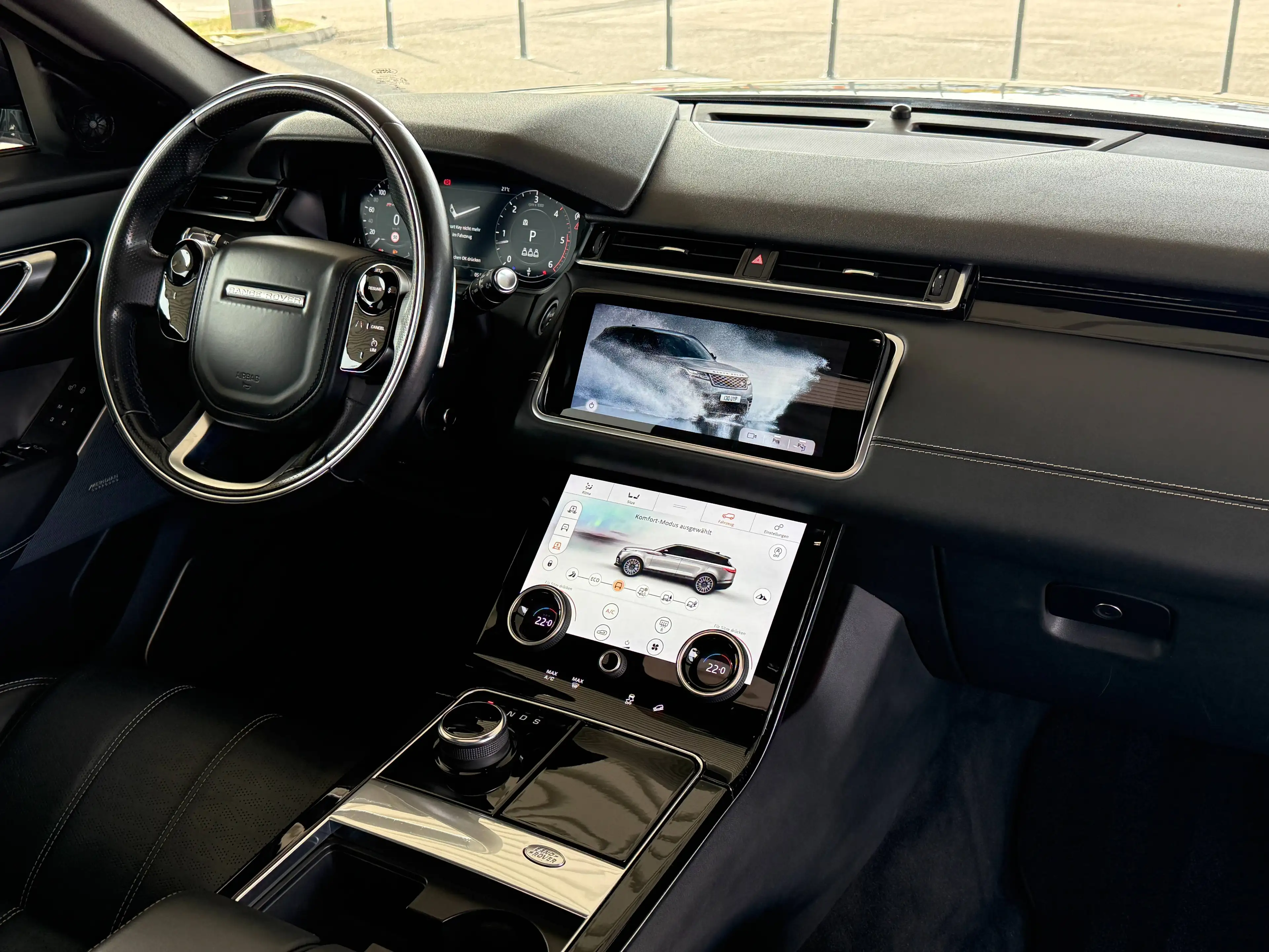 Land Rover Range Rover Velar 3.0 V6 R-Dynamic HSE | LUFTFEDERUNG | PANORAMA | 22" | BLACK DESIGN — photo 11