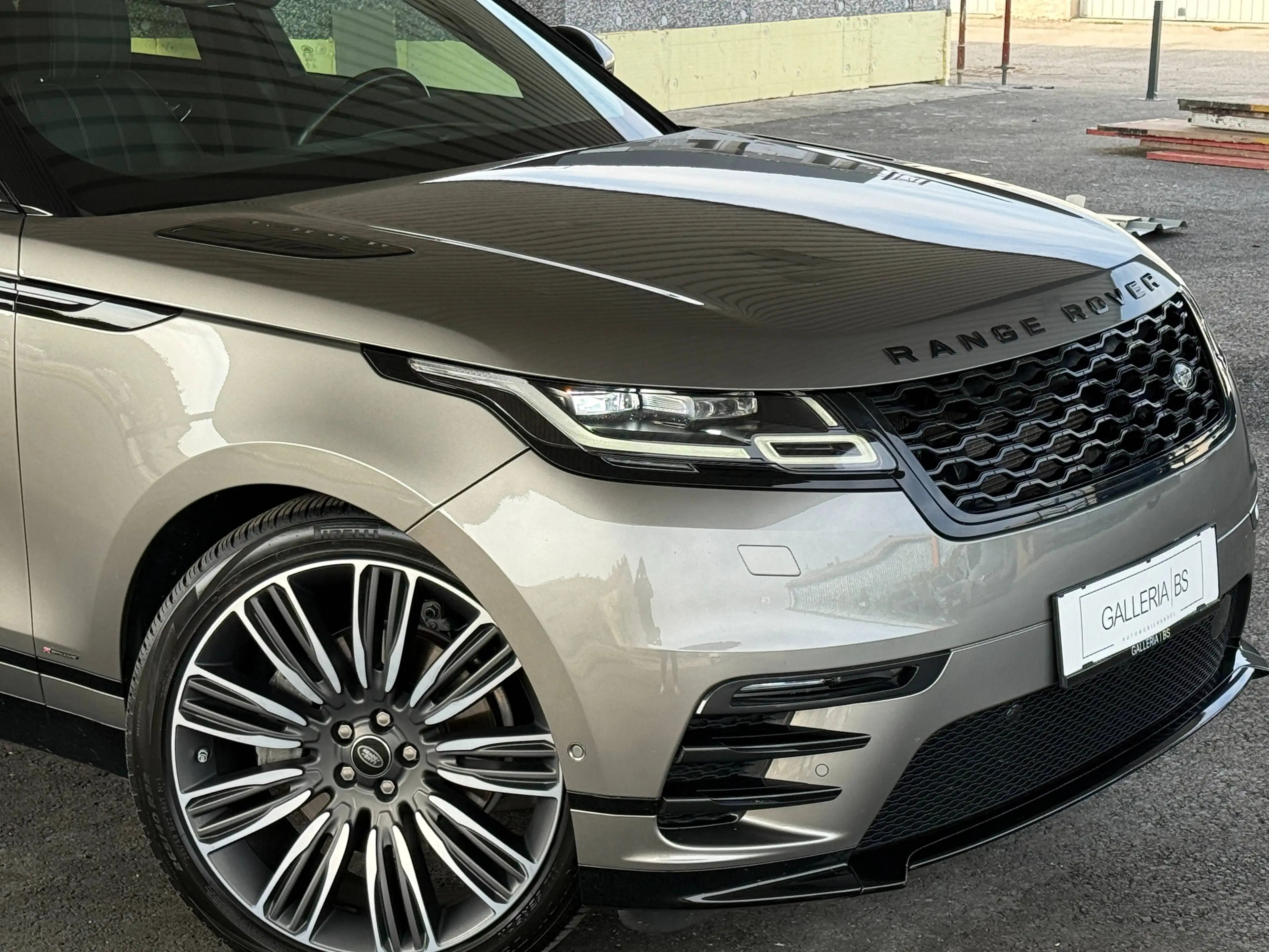 Land Rover Range Rover Velar 3.0 V6 R-Dynamic HSE | LUFTFEDERUNG | PANORAMA | 22" | BLACK DESIGN — photo 3