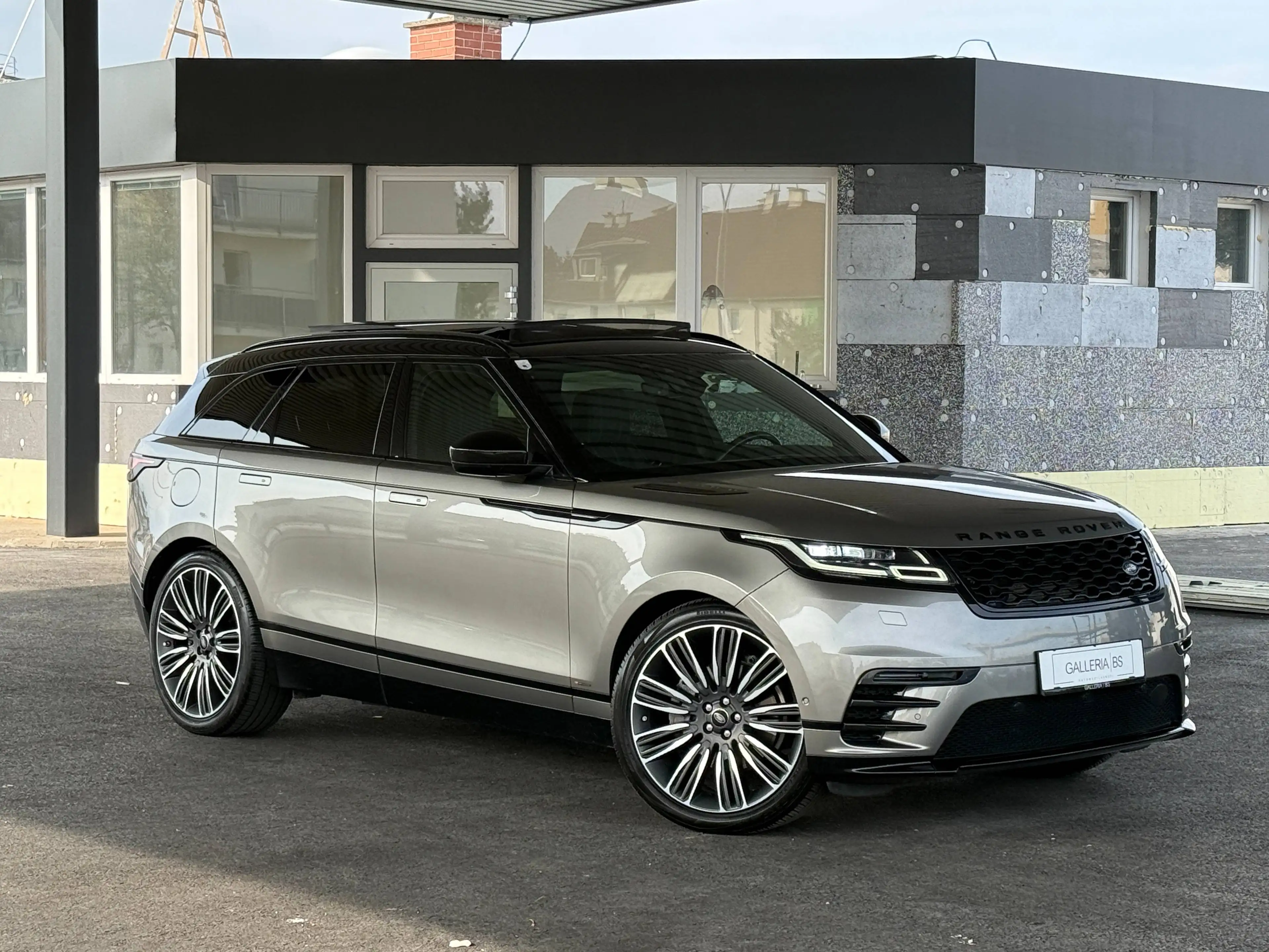 Land Rover Range Rover Velar 3.0 V6 R-Dynamic HSE | LUFTFEDERUNG | PANORAMA | 22" | BLACK DESIGN — photo 2