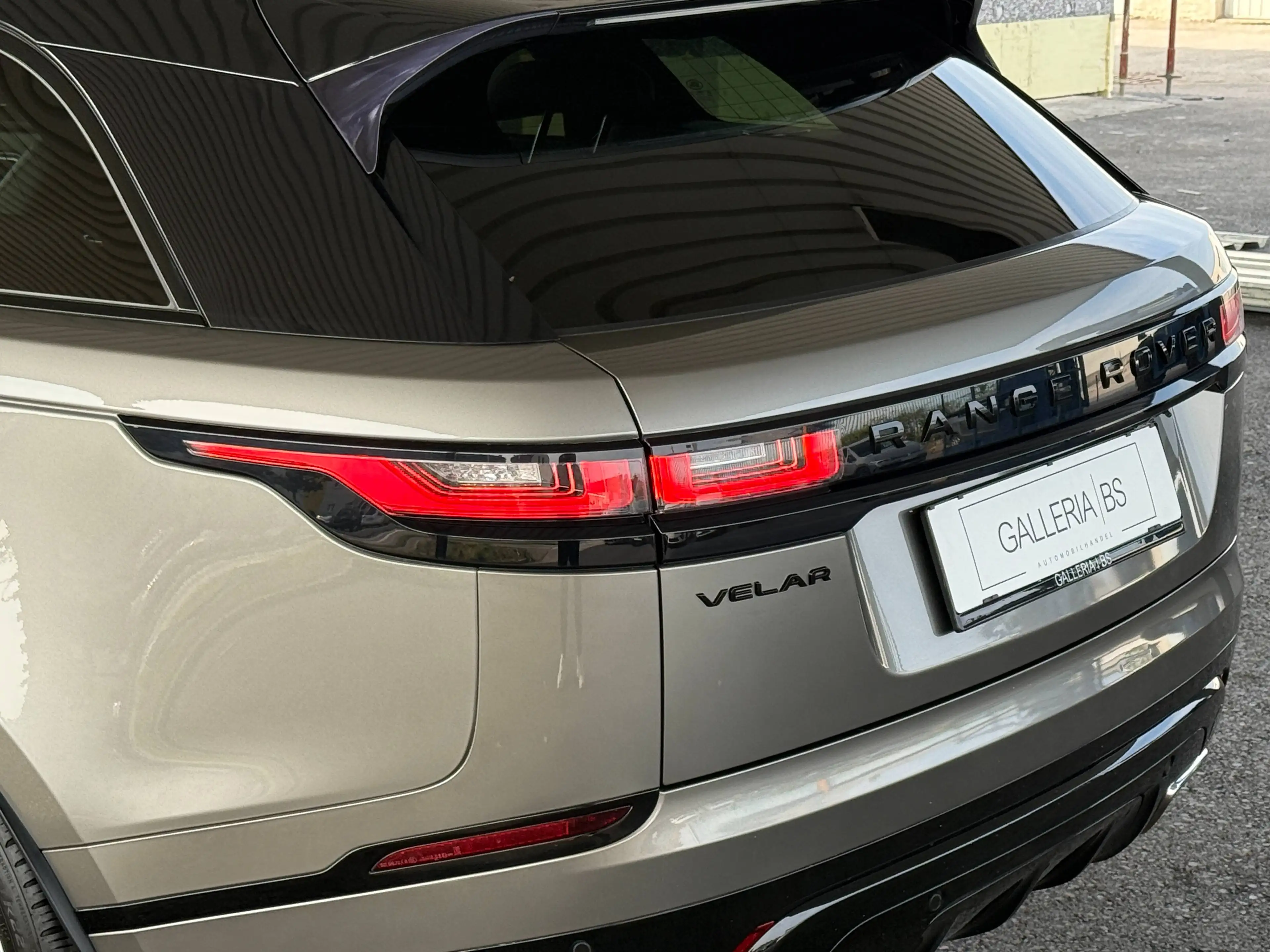 Land Rover Range Rover Velar 3.0 V6 R-Dynamic HSE | LUFTFEDERUNG | PANORAMA | 22" | BLACK DESIGN — photo 7