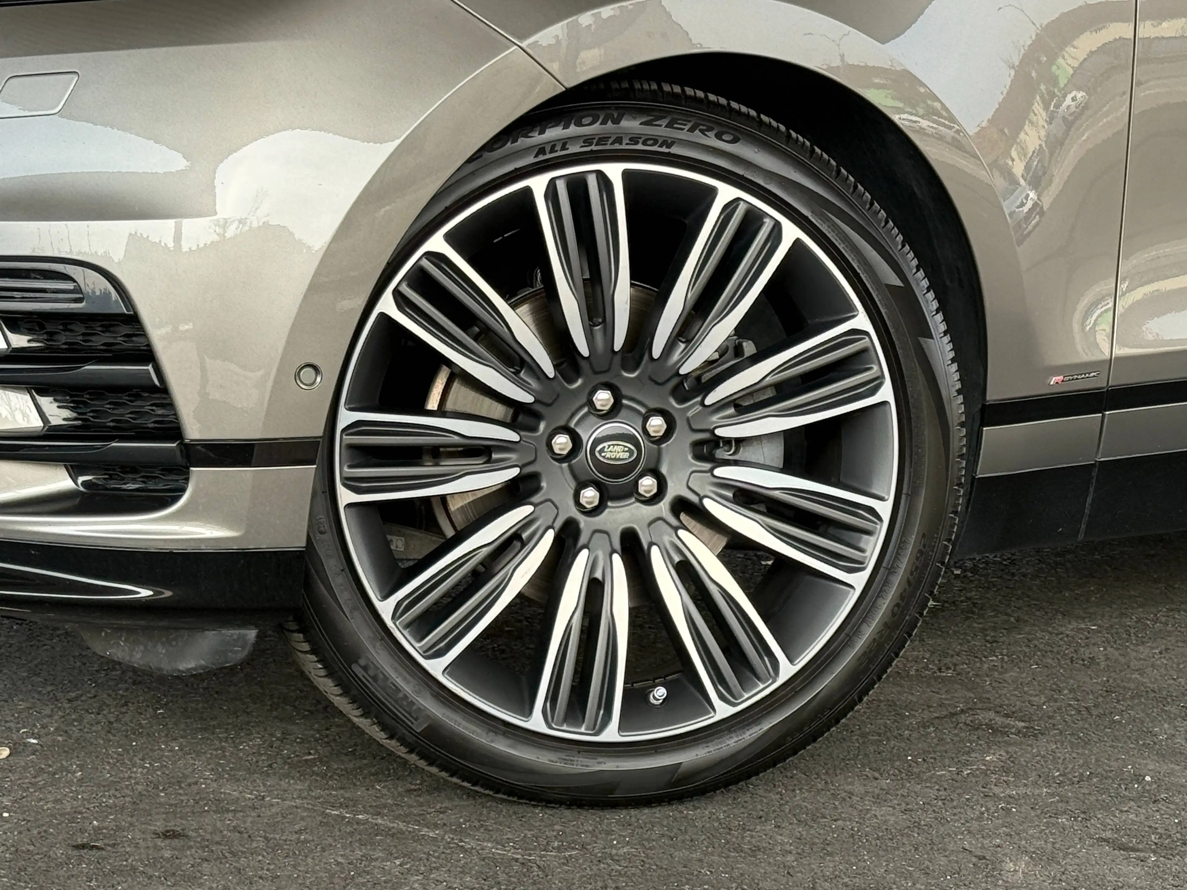 Land Rover Range Rover Velar 3.0 V6 R-Dynamic HSE | LUFTFEDERUNG | PANORAMA | 22" | BLACK DESIGN — photo 6