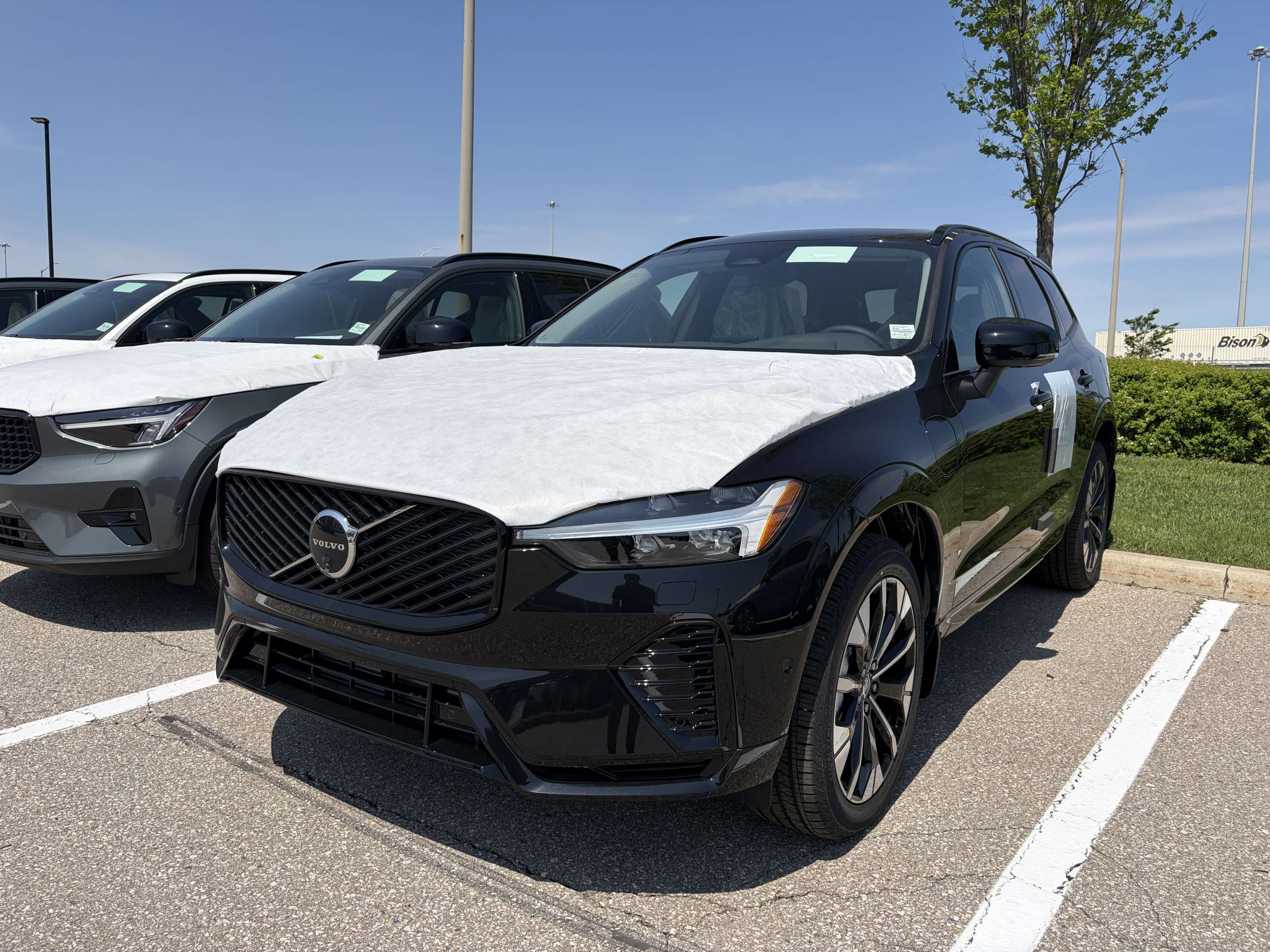 2026 Volvo XC60 T8 AWD Plus Dark Theme