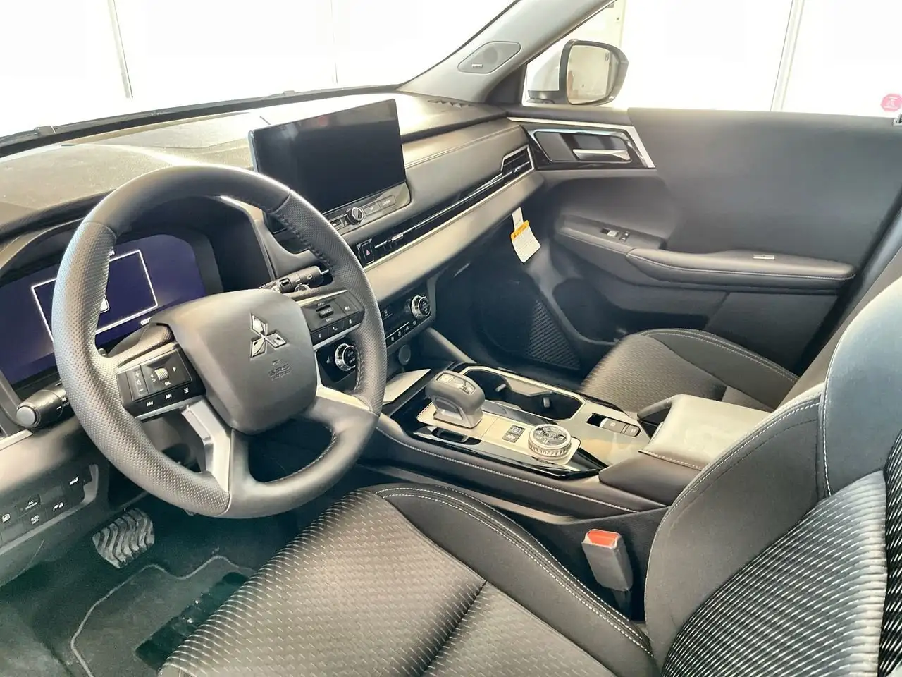 Mitsubishi Outlander снимка Mitsubishi Outlander