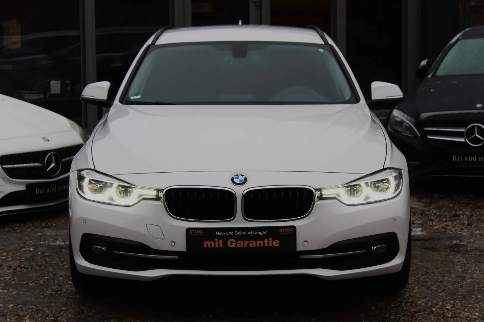BMW 320 Touring i Sport Line Aut, NAVI LED PDC KLIMA Blanc - 2