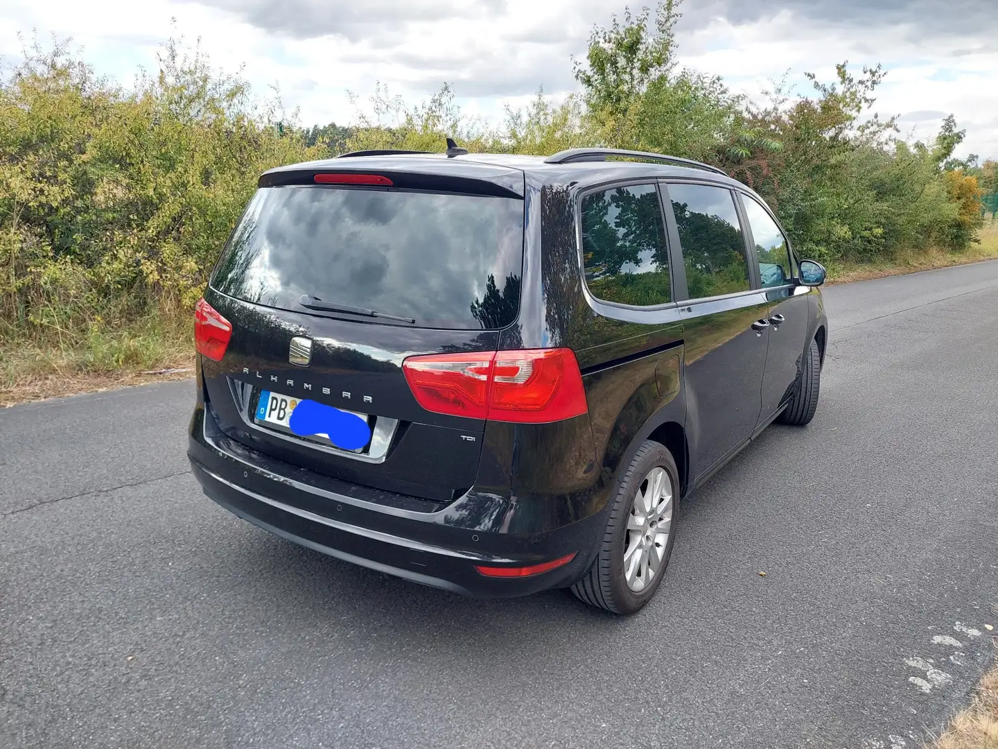 SEAT Alhambra 2.0 TDI (Ecomotive) DSG Klimaaut. Pano, Navi Schwarz - 2