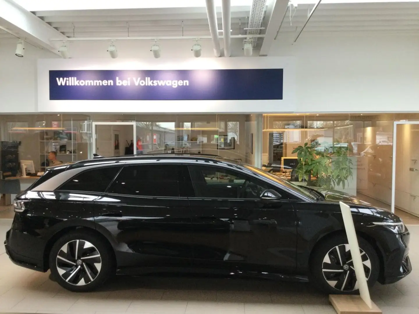 Volkswagen ID.7 Tourer Pro S 91kWh LED NAVI APP ACC HUD AHK Zwart - 1