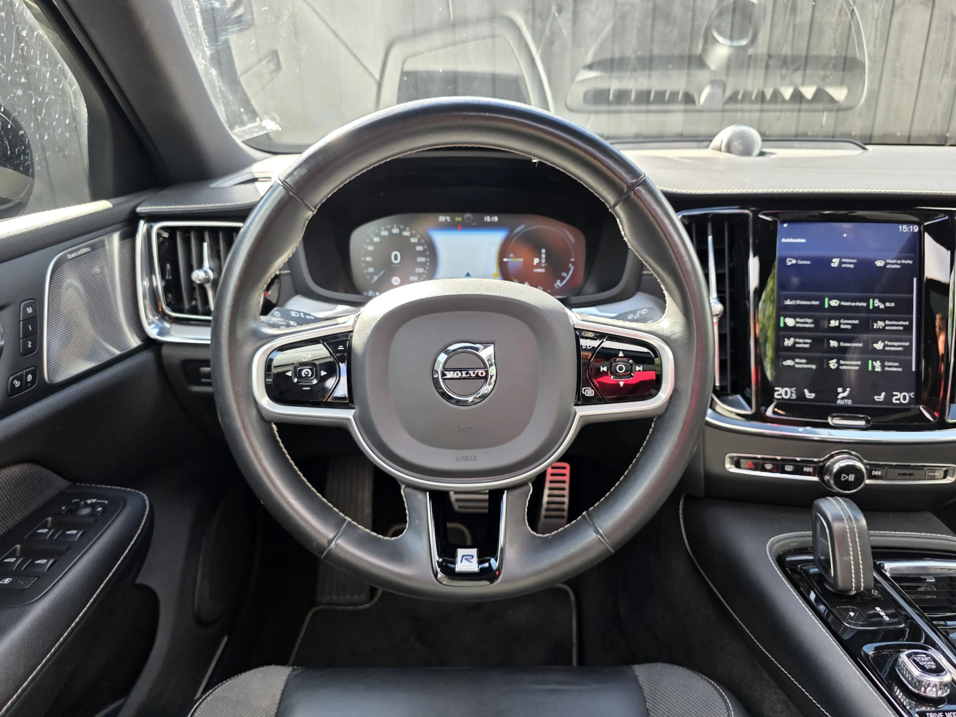 Volvo V60 2.0 T8 Twin Engine AWD R-Design — photo 25