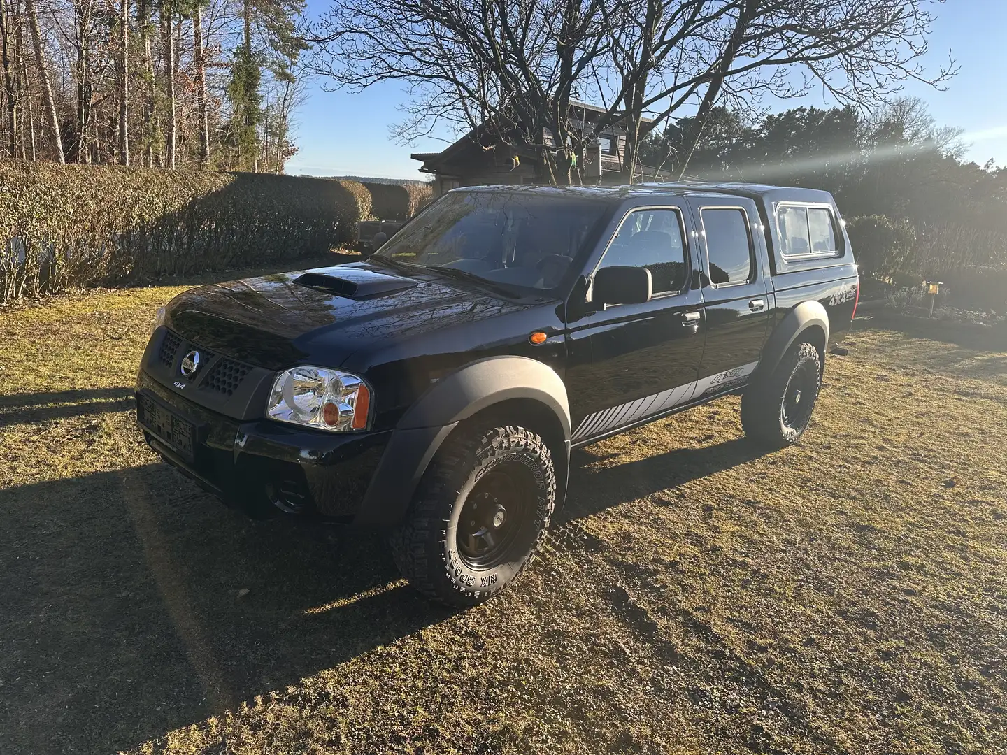 Nissan NP300 Schwarz - 1