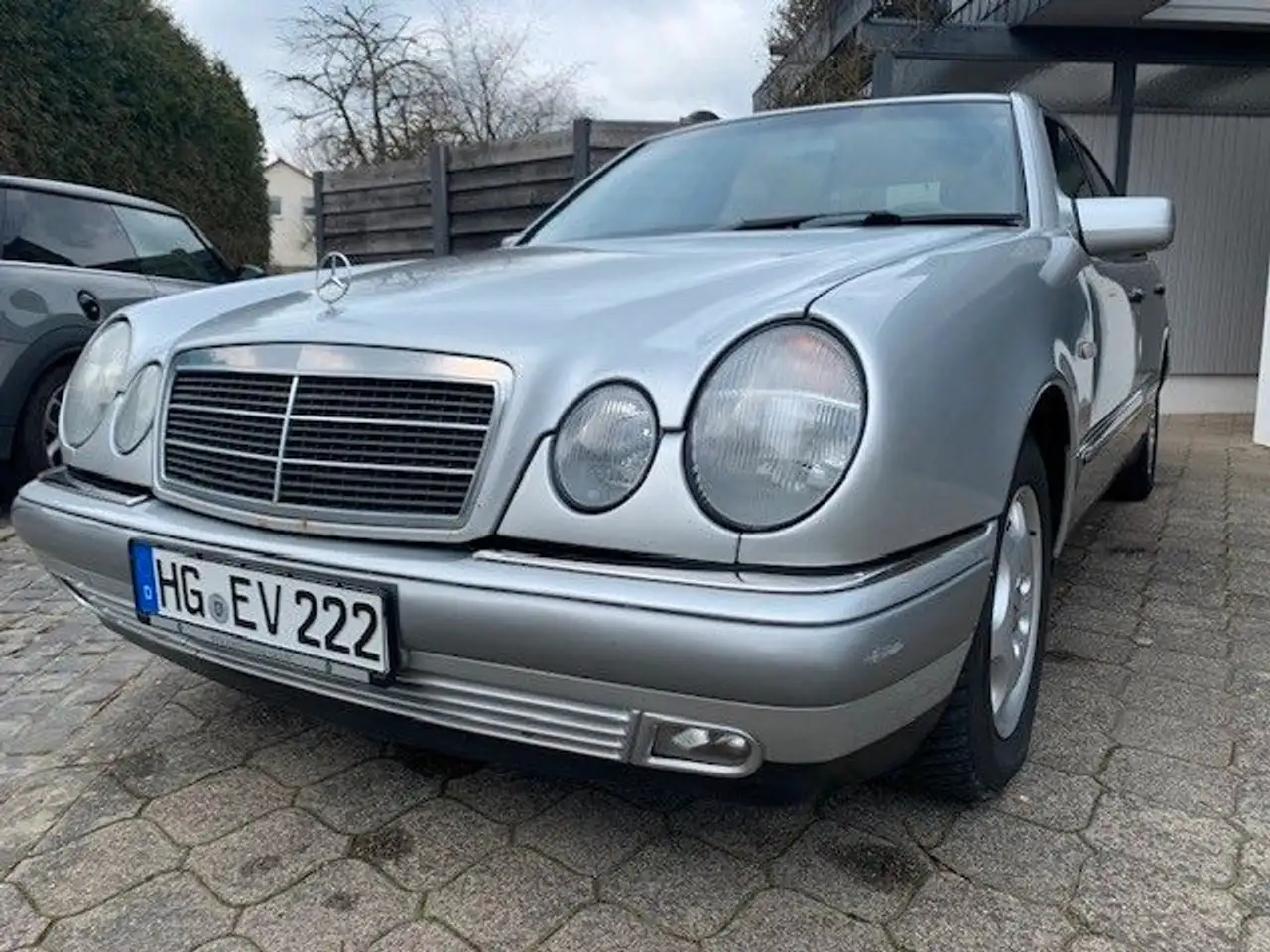 Mercedes-Benz E 240