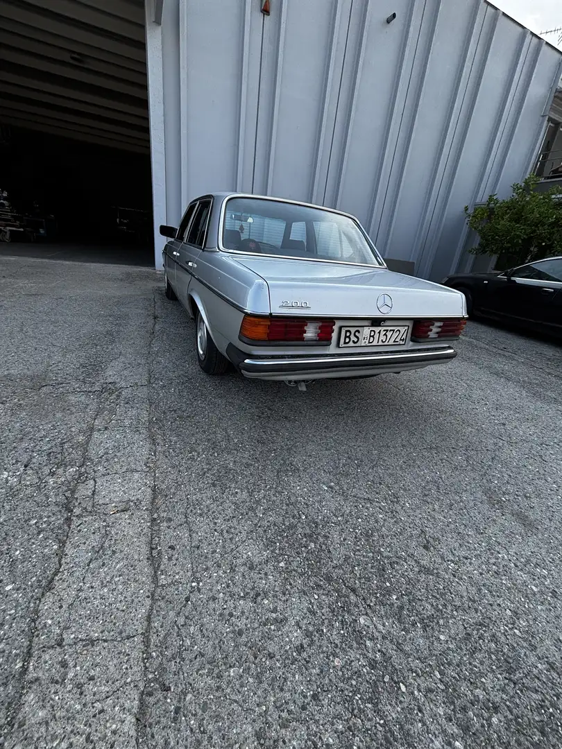 Mercedes-Benz 200 w123 asi - 2